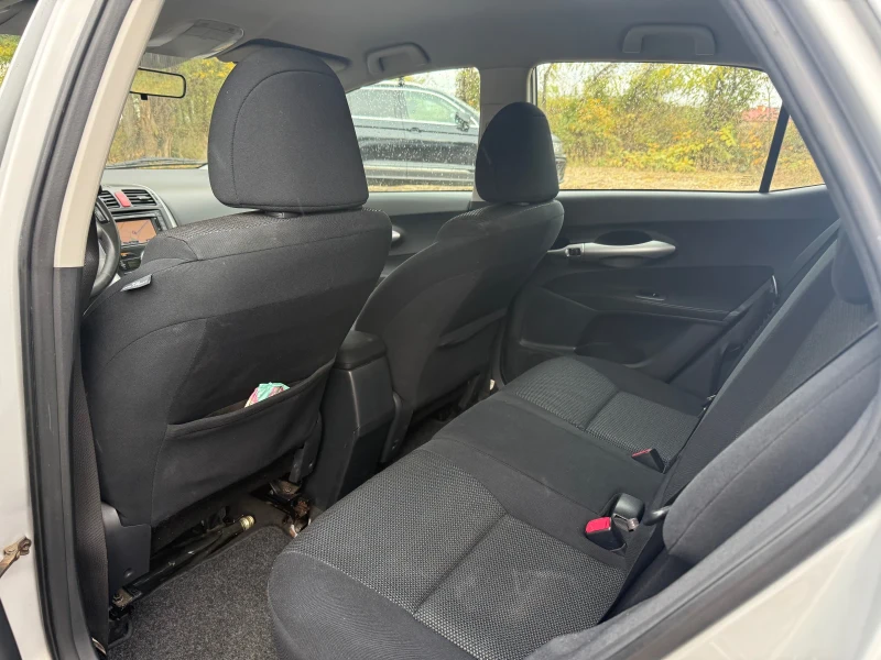 Toyota Auris Hybrid, снимка 11 - Автомобили и джипове - 52416733