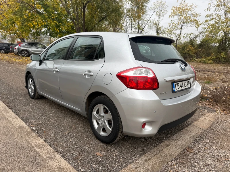 Toyota Auris Hybrid, снимка 4 - Автомобили и джипове - 52416733