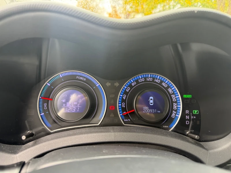 Toyota Auris Hybrid, снимка 10 - Автомобили и джипове - 52416733