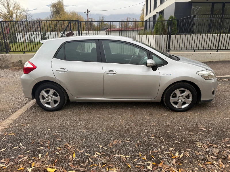 Toyota Auris Hybrid, снимка 5 - Автомобили и джипове - 52416733