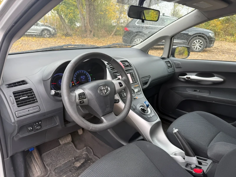 Toyota Auris Hybrid, снимка 7 - Автомобили и джипове - 52416733