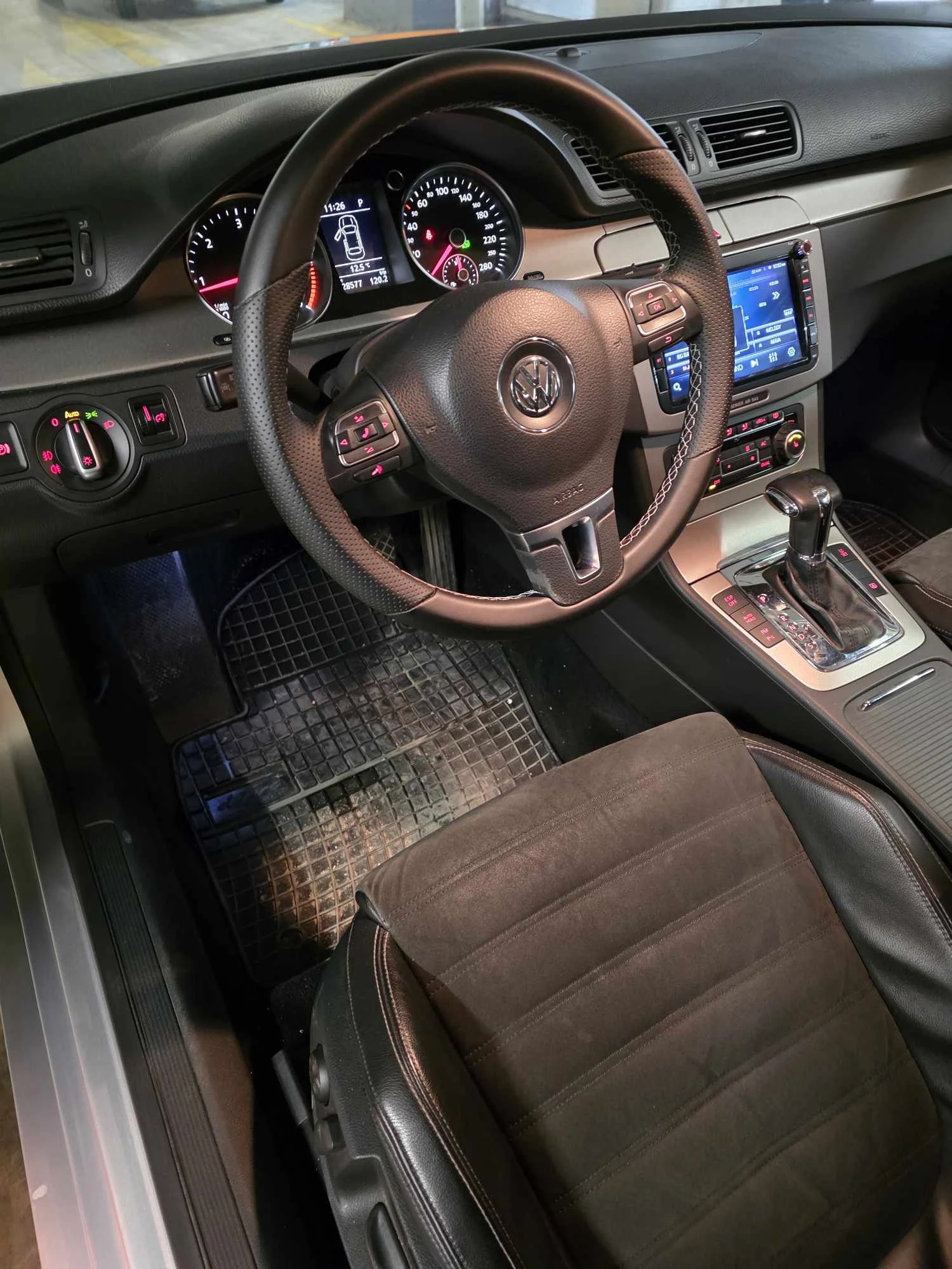 VW CC 2.0TDI* DSG * НАВИ * PANO - изображение 7