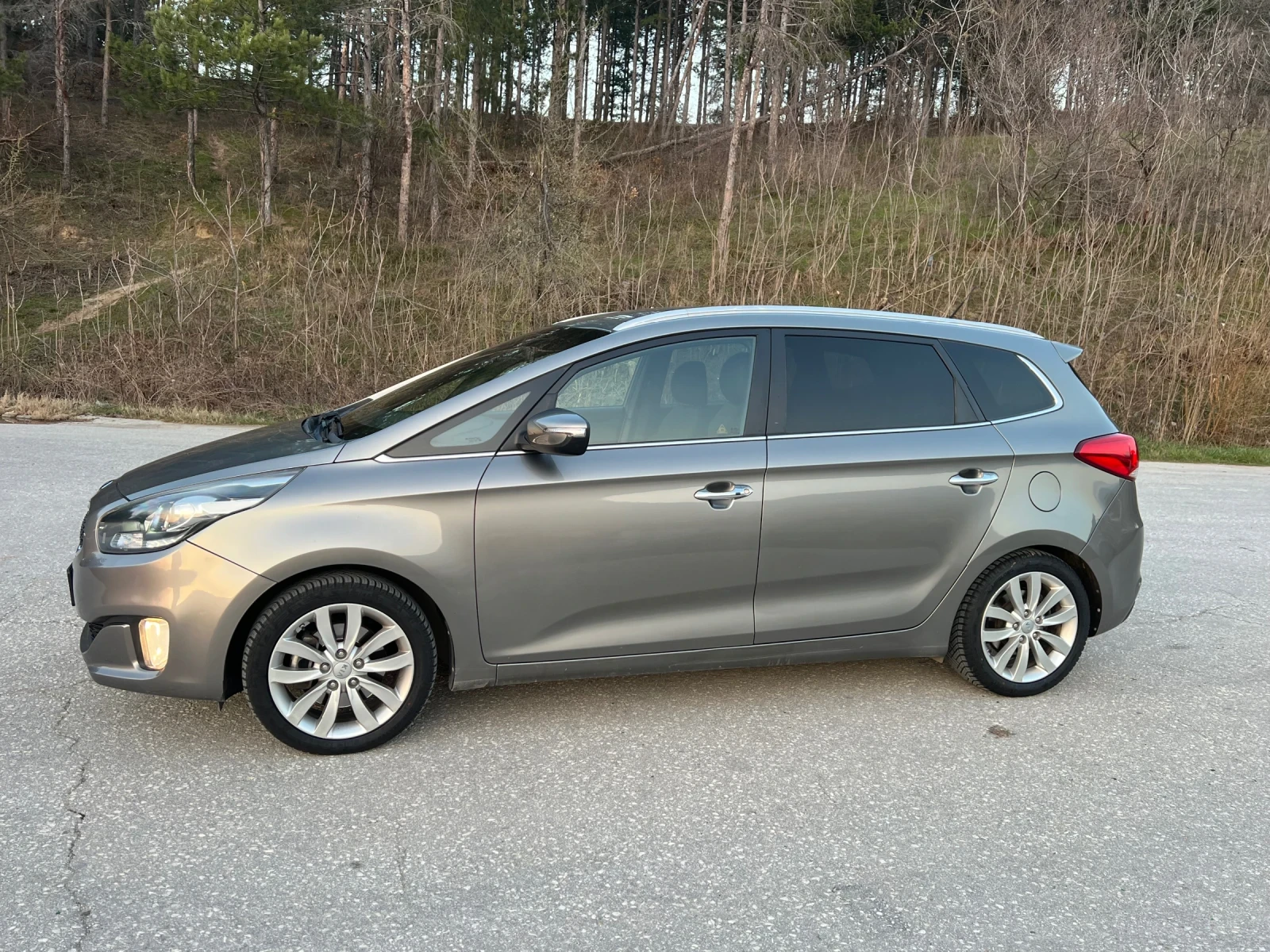 Kia Carens, снимка 5 - Автомобили и джипове - 53738512