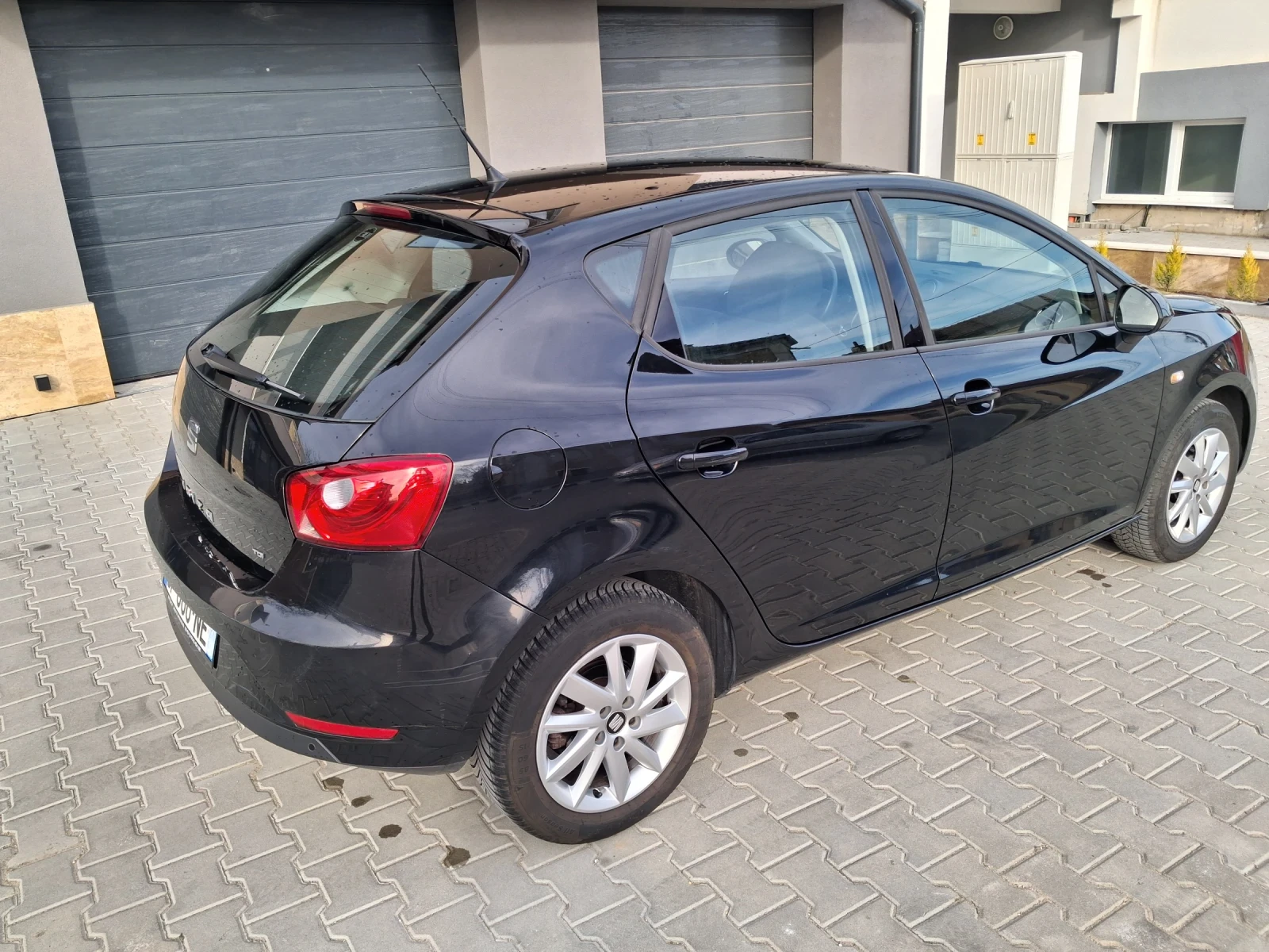 Seat Ibiza 1.6TDI 90 кс., снимка 2 - Автомобили и джипове - 53949672