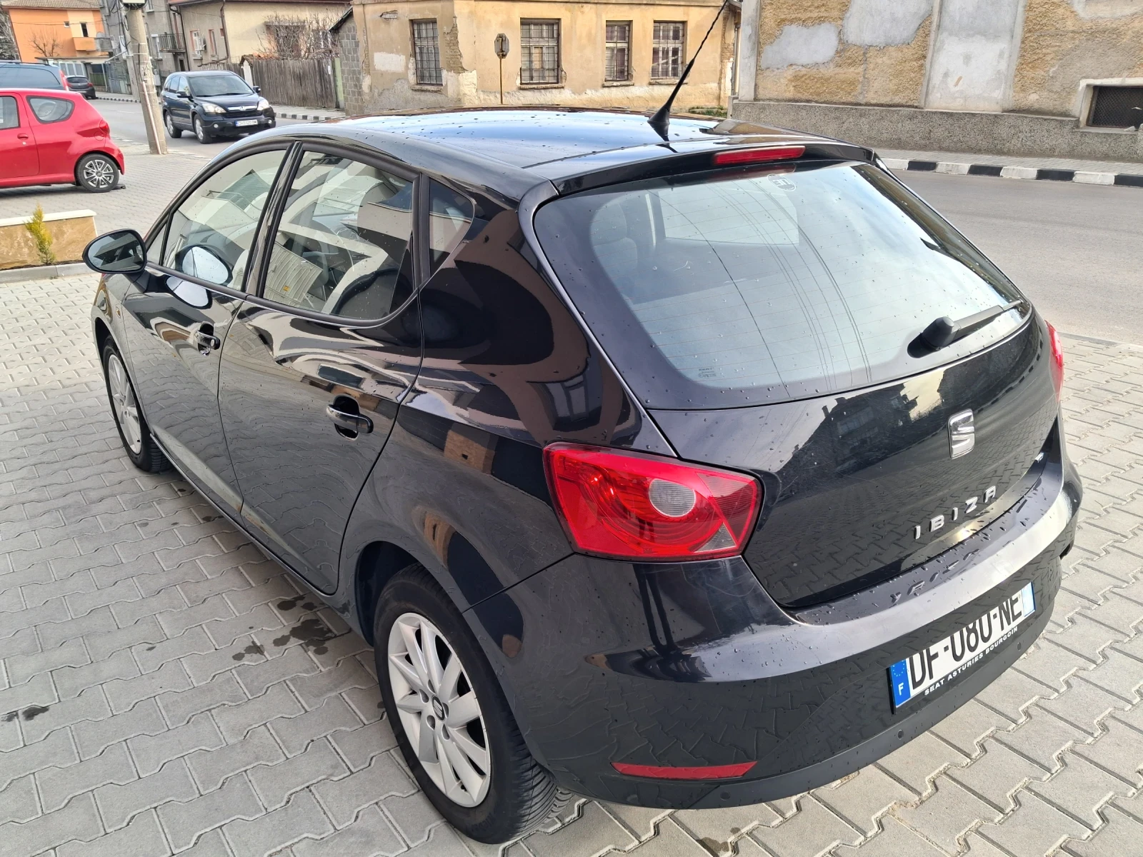 Seat Ibiza 1.6TDI 90 кс., снимка 3 - Автомобили и джипове - 53949672