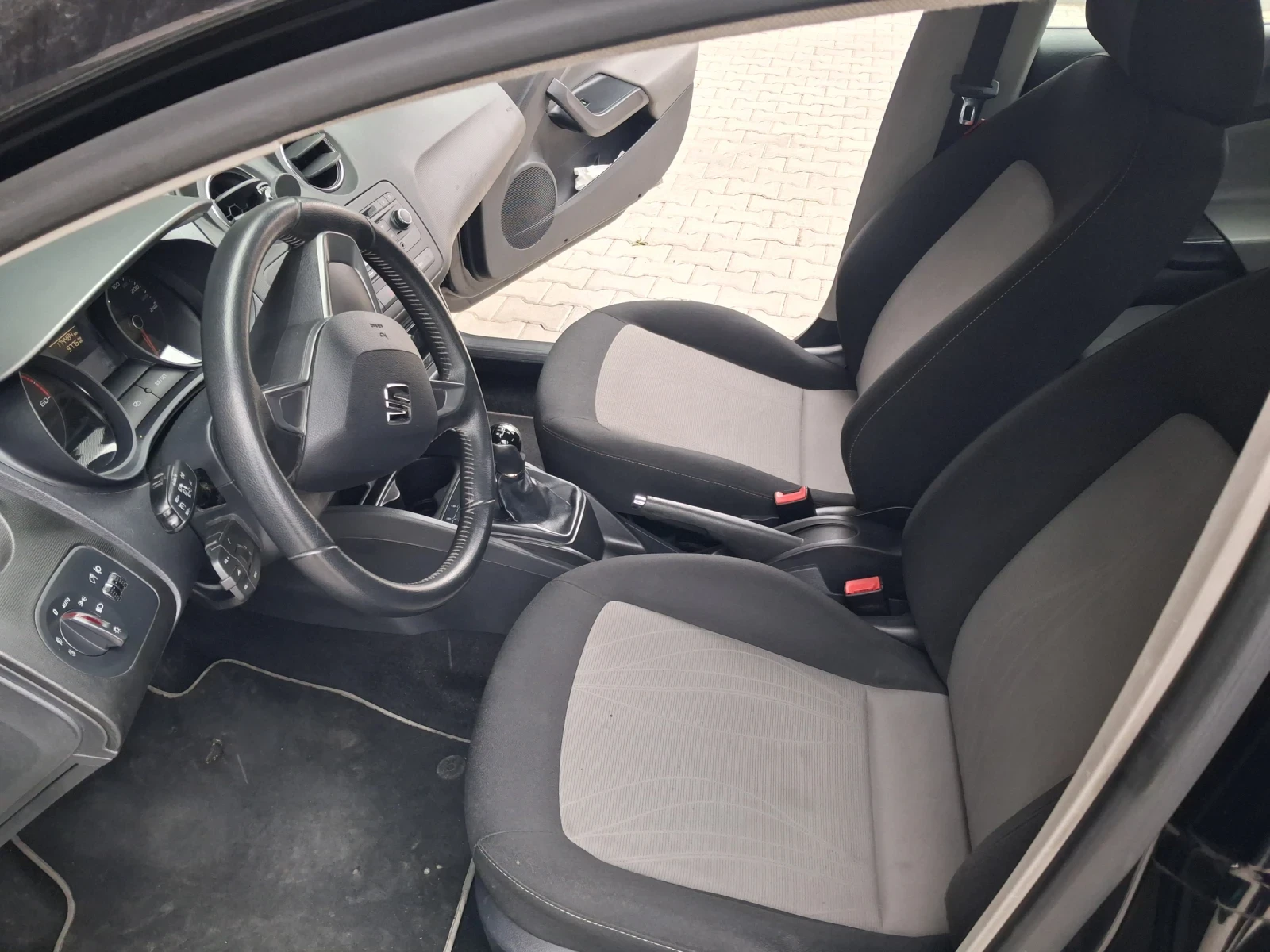 Seat Ibiza 1.6TDI 90 кс., снимка 10 - Автомобили и джипове - 53949672