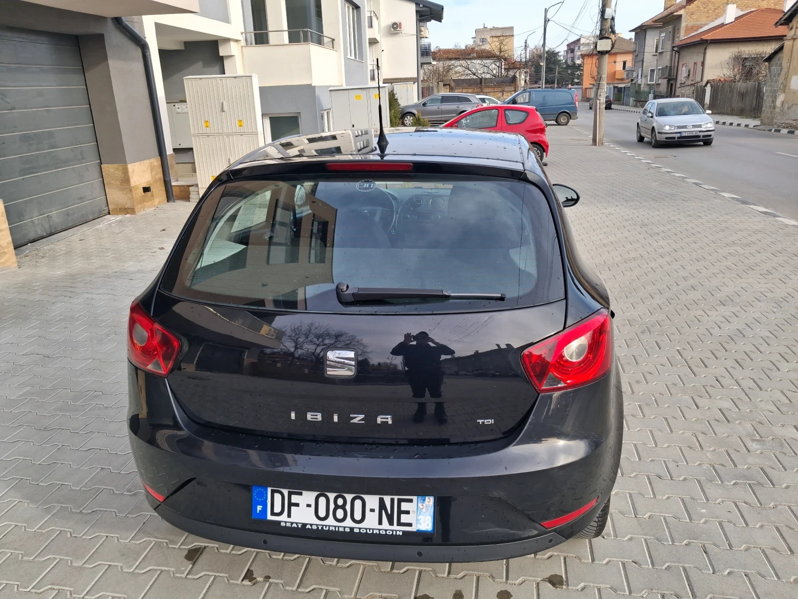 Seat Ibiza 1.6TDI 90 кс., снимка 4 - Автомобили и джипове - 53949672