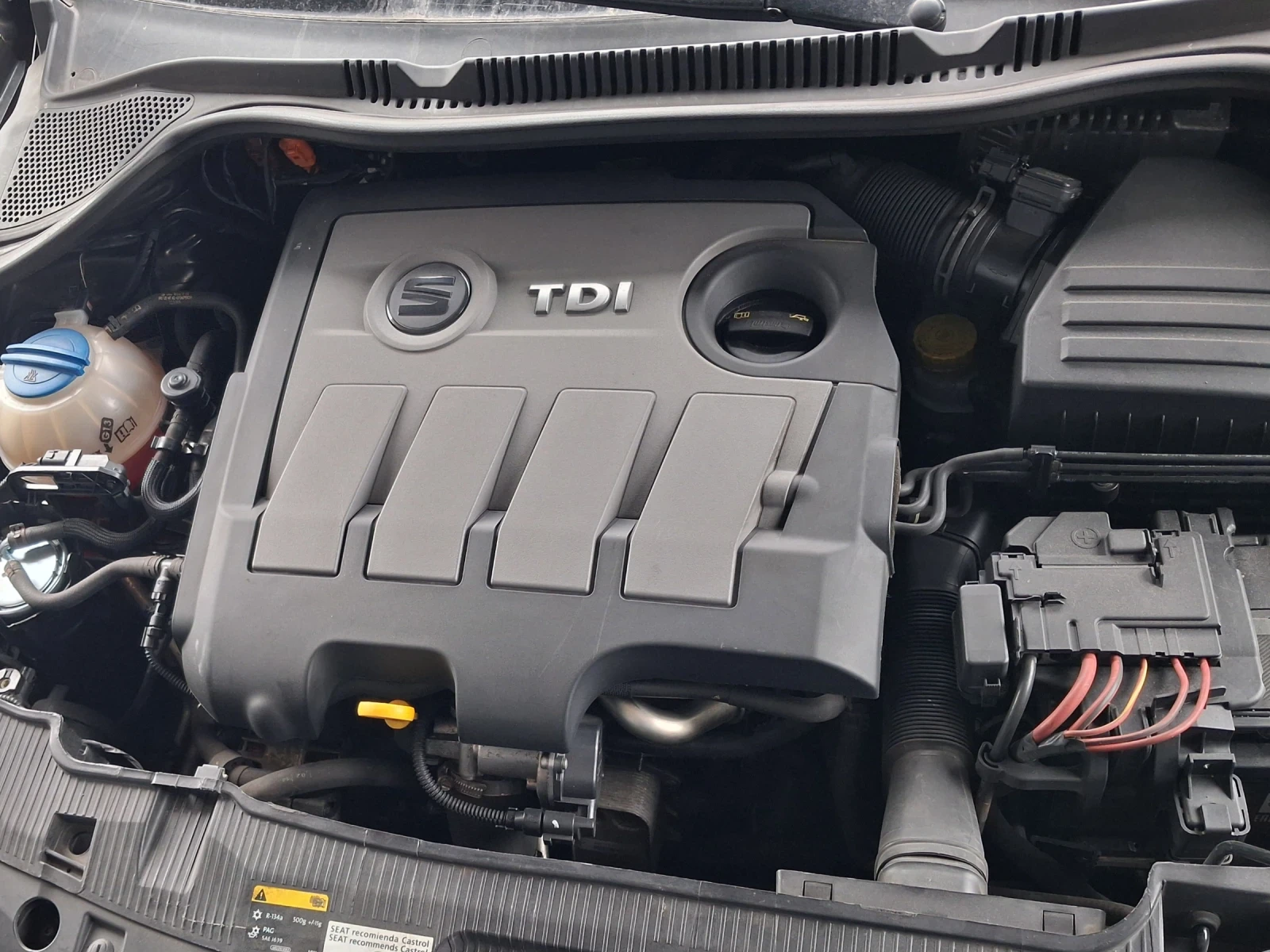 Seat Ibiza 1.6TDI 90 кс., снимка 9 - Автомобили и джипове - 53949672