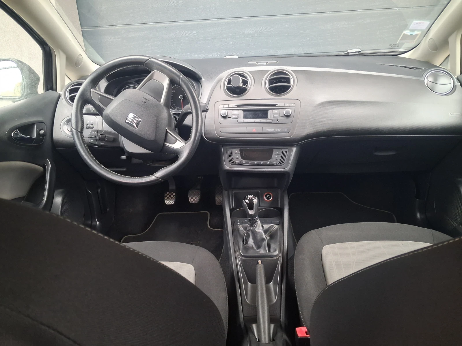 Seat Ibiza 1.6TDI 90 кс., снимка 8 - Автомобили и джипове - 53949672