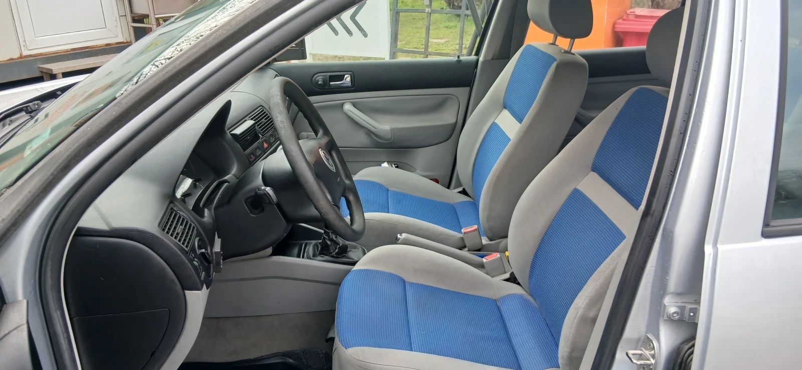 VW Golf 1.6 16v УНИКАЛНА ВИЗИЯ , снимка 12 - Автомобили и джипове - 53994230