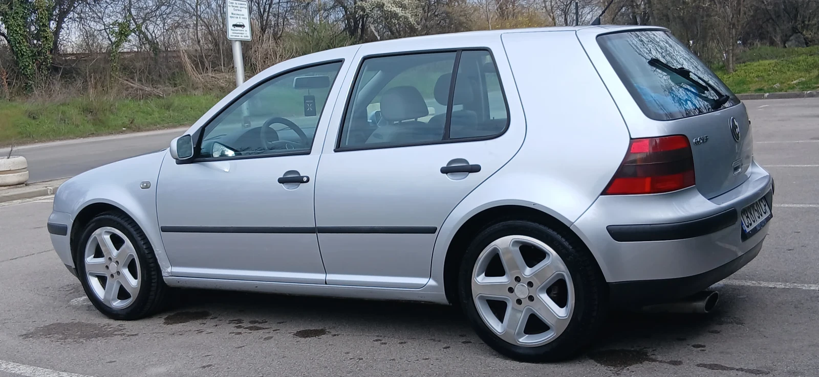VW Golf 1.6 16v УНИКАЛНА ВИЗИЯ , снимка 2 - Автомобили и джипове - 53994230