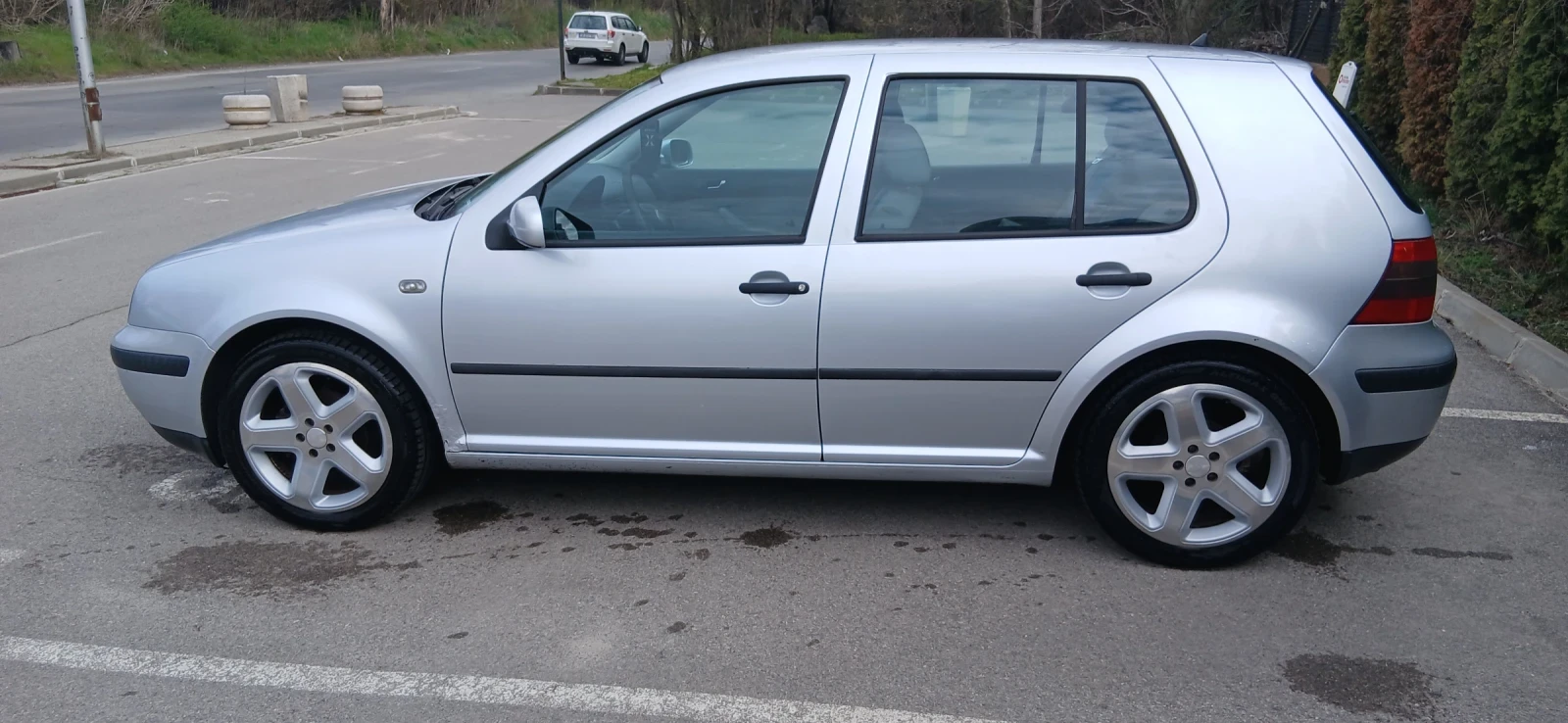 VW Golf 1.6 16v УНИКАЛНА ВИЗИЯ , снимка 3 - Автомобили и джипове - 53994230
