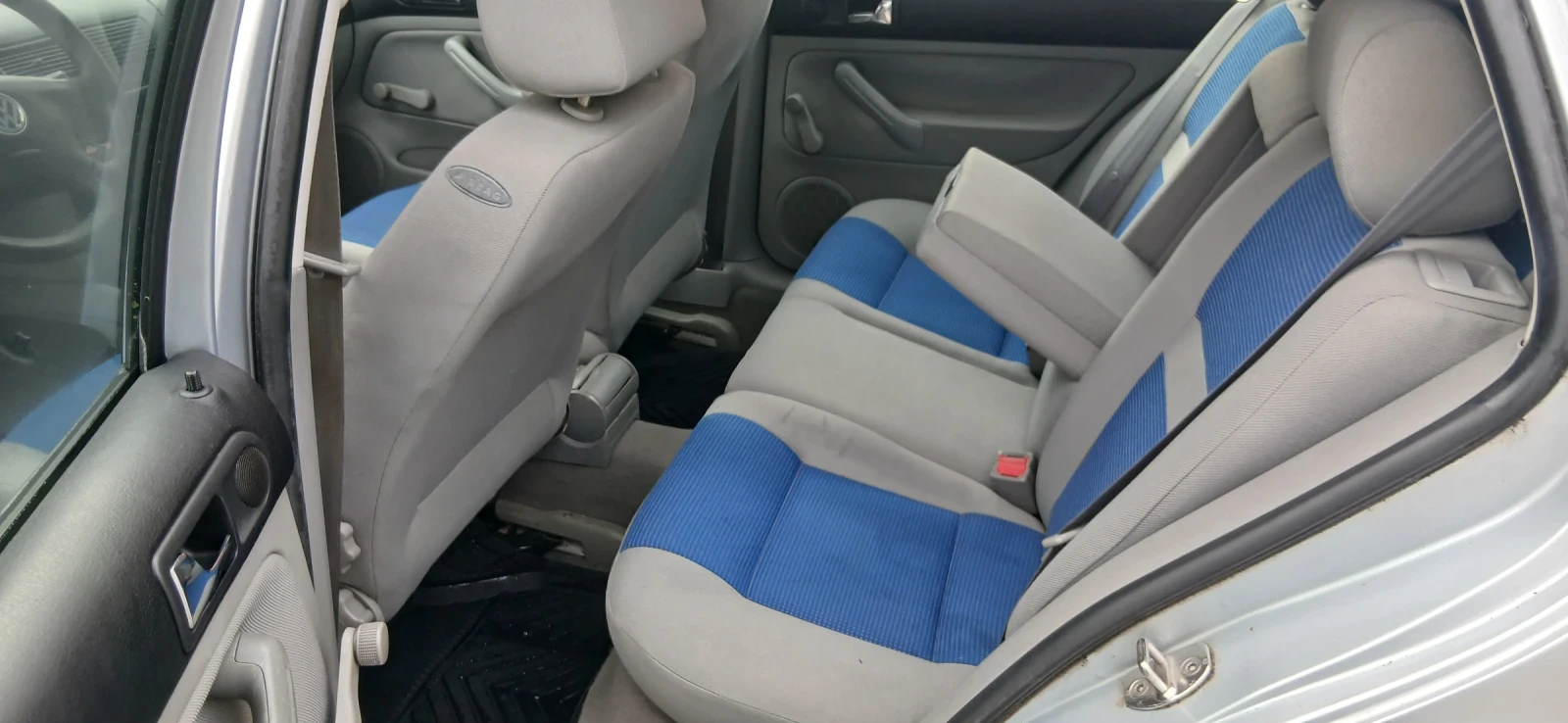 VW Golf 1.6 16v УНИКАЛНА ВИЗИЯ , снимка 10 - Автомобили и джипове - 53994230