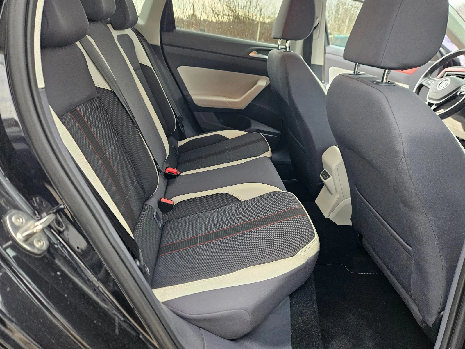 VW Polo 40000км 100%, снимка 12 - Автомобили и джипове - 53998210