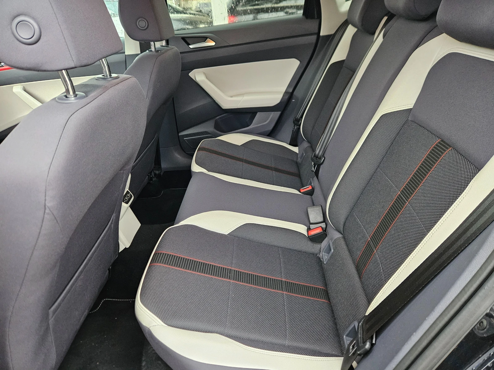 VW Polo 40000км 100%, снимка 10 - Автомобили и джипове - 53998210