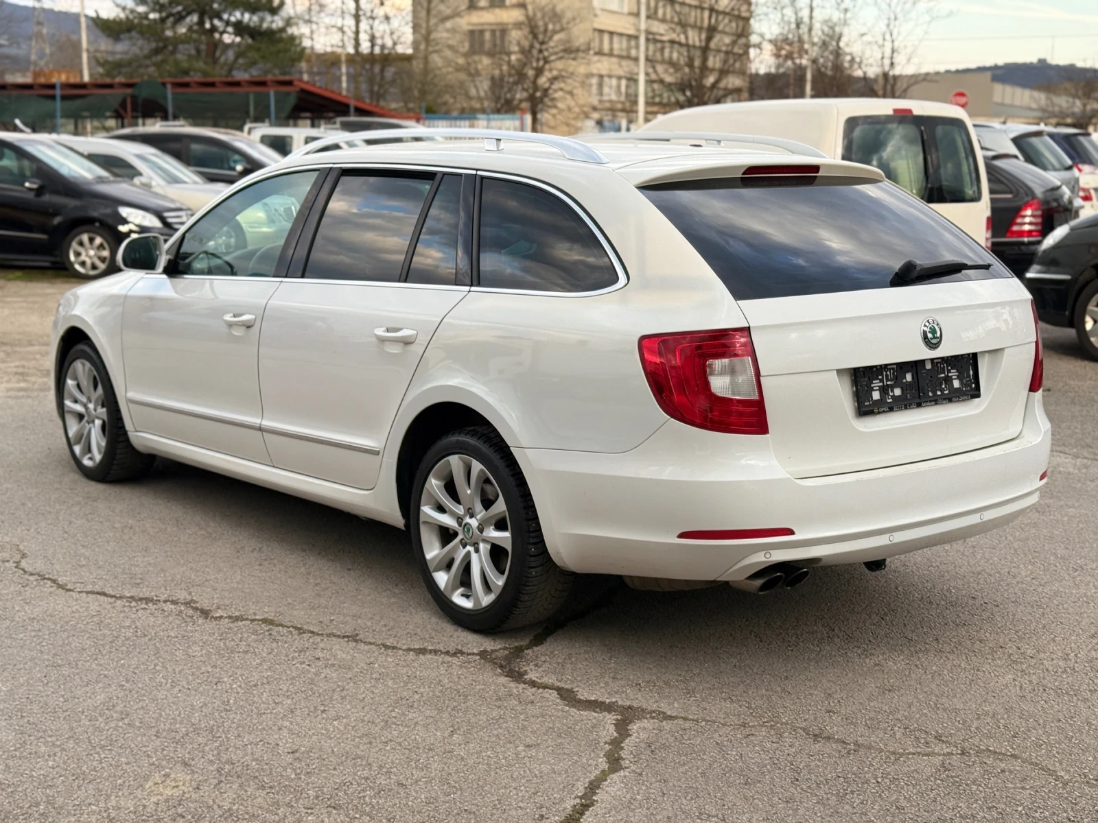 Skoda Superb 2.0TDI-140kc, снимка 5 - Автомобили и джипове - 54005860