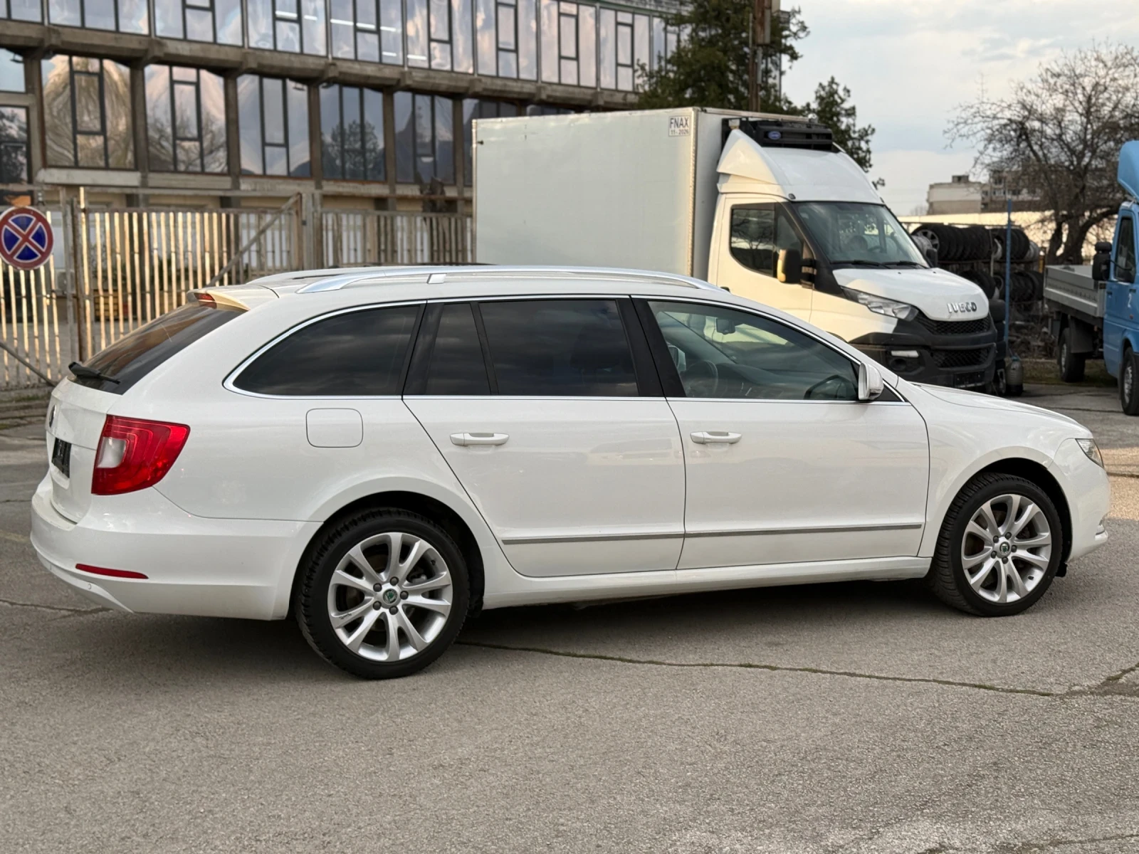 Skoda Superb 2.0TDI-140kc, снимка 8 - Автомобили и джипове - 54005860