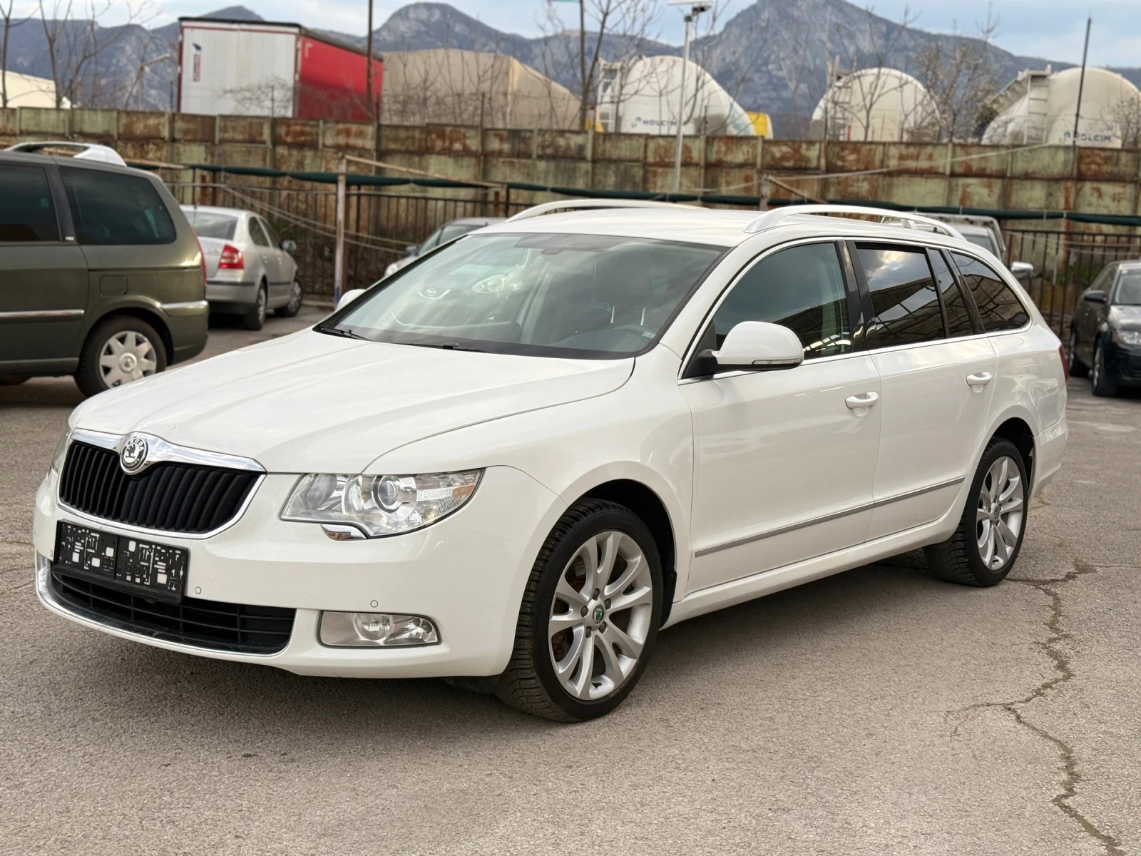 Skoda Superb 2.0TDI-140kc, снимка 3 - Автомобили и джипове - 54005860