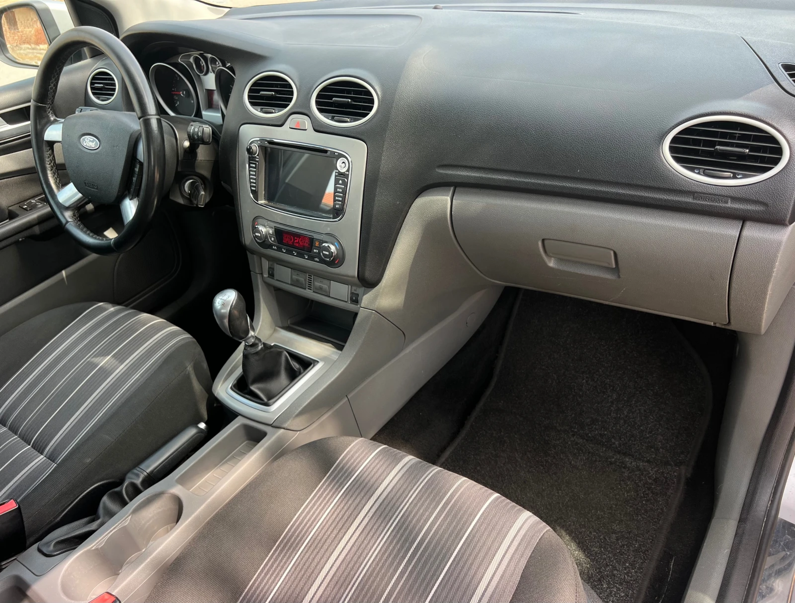 Ford Focus 1.6TDCI NAVI/KAMERA/PODGREV/KLIMATRONIK/UNIKAT, снимка 12 - Автомобили и джипове - 54220112