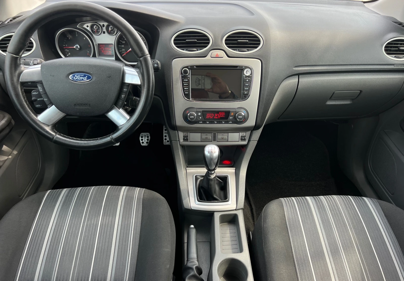 Ford Focus 1.6TDCI NAVI/KAMERA/PODGREV/KLIMATRONIK/UNIKAT, снимка 14 - Автомобили и джипове - 54220112