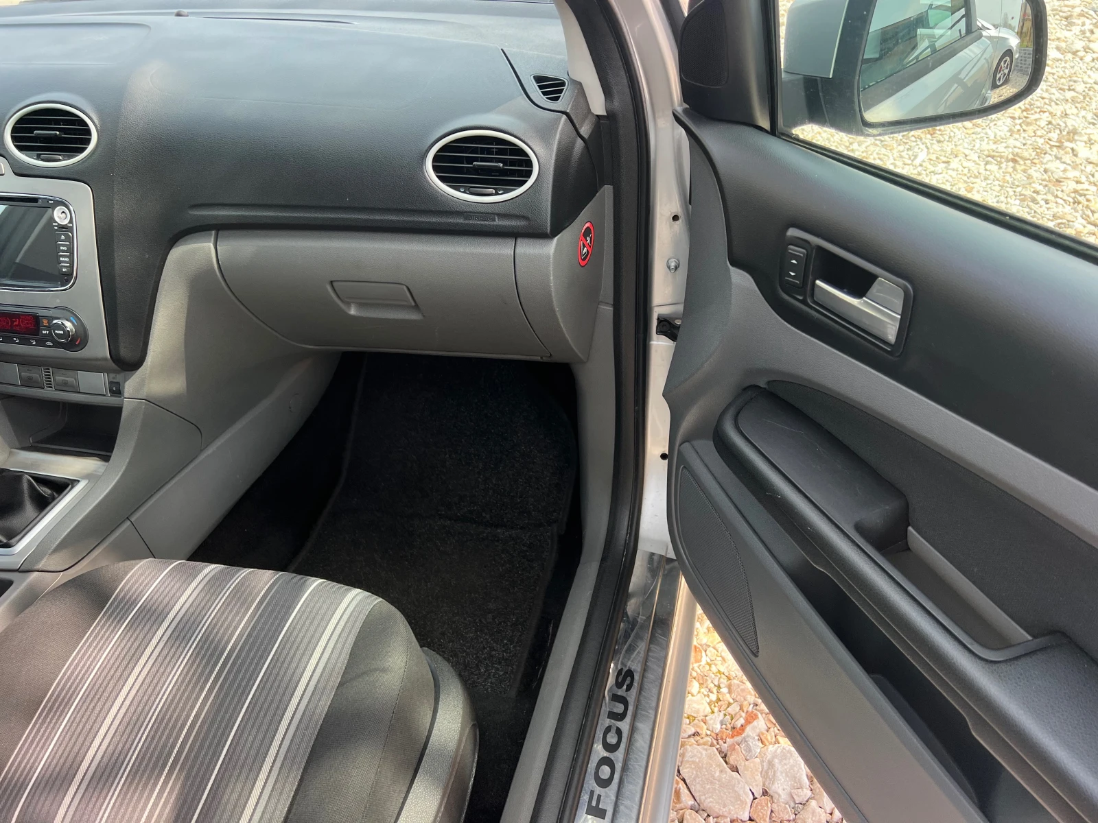 Ford Focus 1.6TDCI NAVI/KAMERA/PODGREV/KLIMATRONIK/UNIKAT, снимка 11 - Автомобили и джипове - 54220112