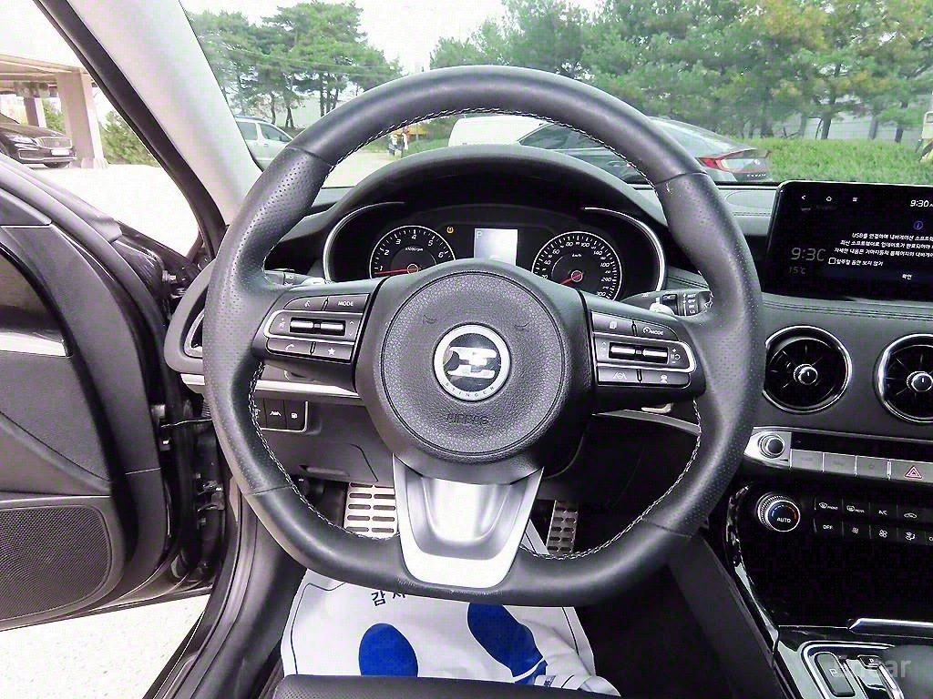 Kia Stinger AWD* PLATINUM* ОБДУХВАНЕ* ПОДГРЕВ* КАМЕРИ* , снимка 6 - Автомобили и джипове - 54342415