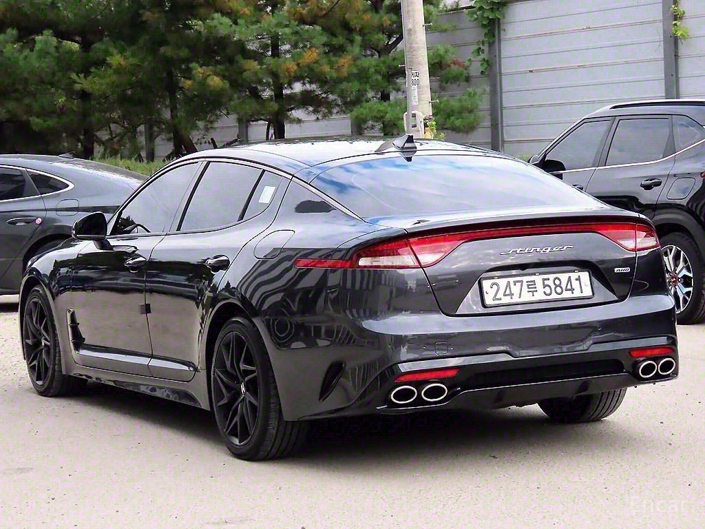 Kia Stinger AWD* PLATINUM* ОБДУХВАНЕ* ПОДГРЕВ* КАМЕРИ* , снимка 3 - Автомобили и джипове - 54342415