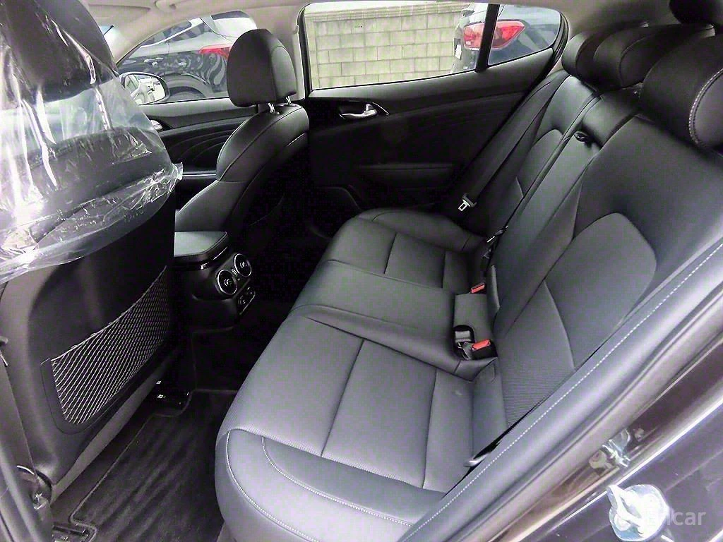 Kia Stinger AWD* PLATINUM* ОБДУХВАНЕ* ПОДГРЕВ* КАМЕРИ* , снимка 8 - Автомобили и джипове - 54342415