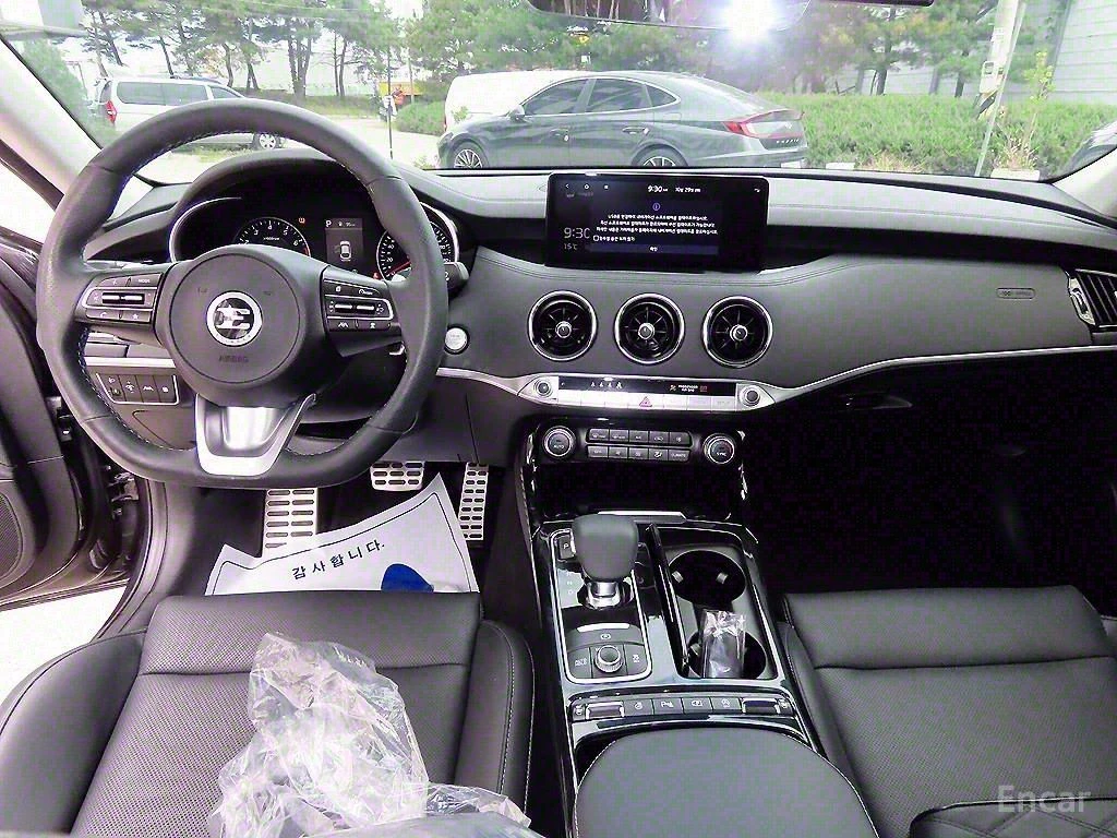 Kia Stinger AWD* PLATINUM* ОБДУХВАНЕ* ПОДГРЕВ* КАМЕРИ* , снимка 5 - Автомобили и джипове - 54342415