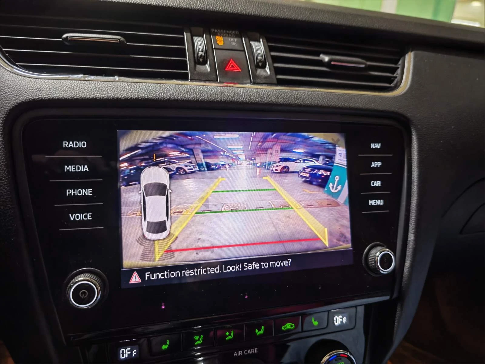 Skoda Octavia 1.6TDI, снимка 15 - Автомобили и джипове - 54354156