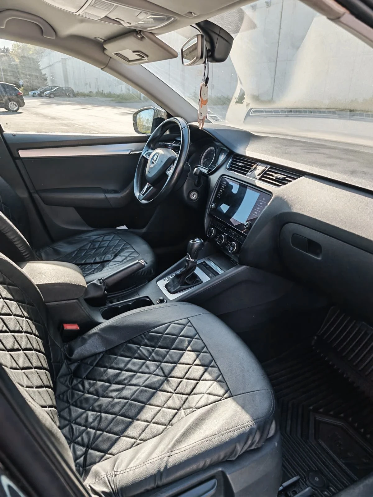 Skoda Octavia 1.6TDI, снимка 9 - Автомобили и джипове - 54354156