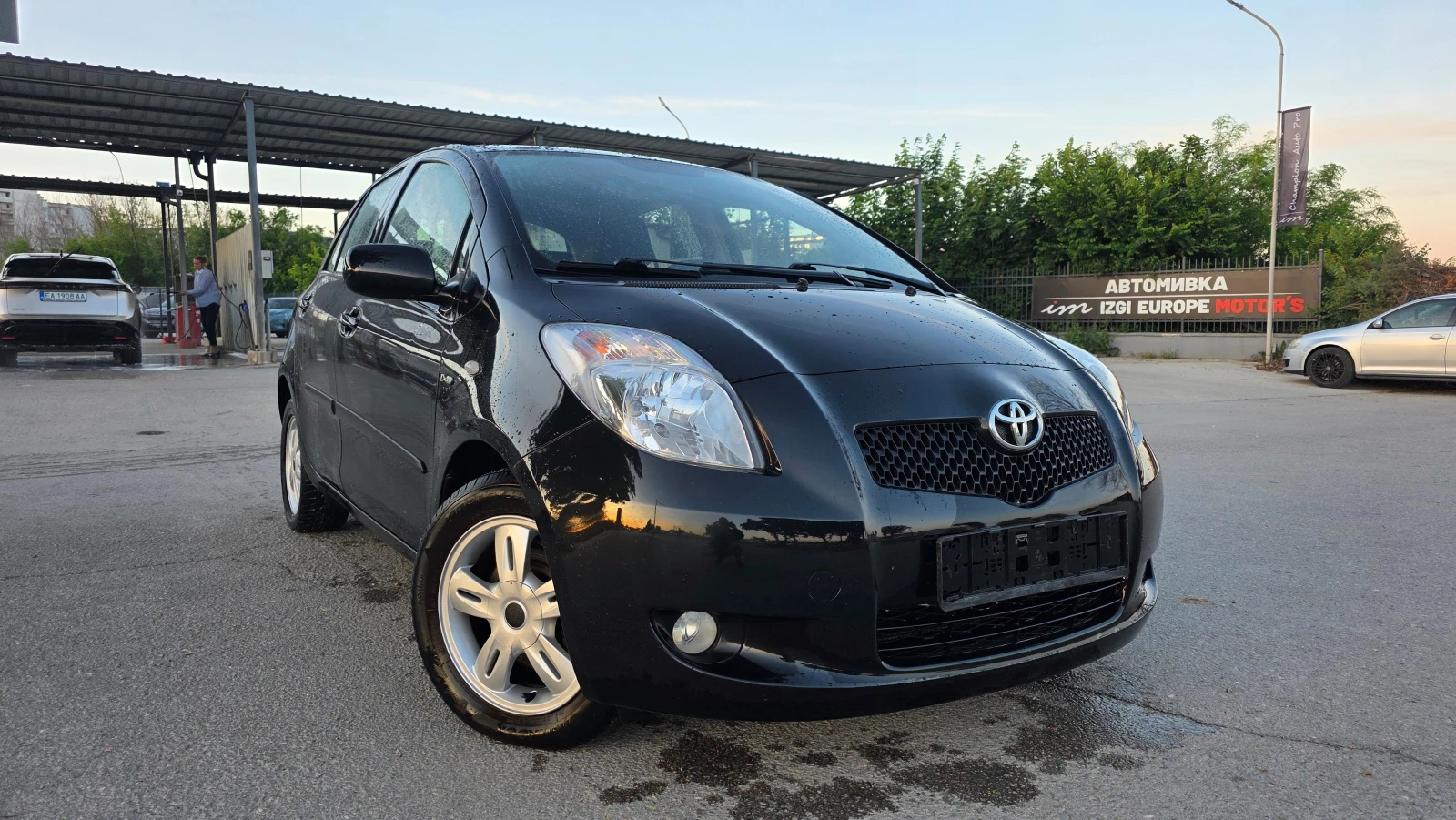 Toyota Yaris БЕЗУПРЕЧНА , снимка 3 - Автомобили и джипове - 54744157