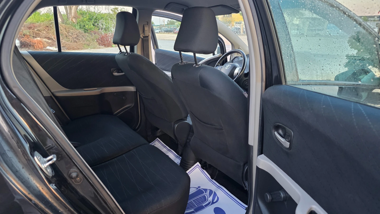 Toyota Yaris БЕЗУПРЕЧНА , снимка 10 - Автомобили и джипове - 54744157