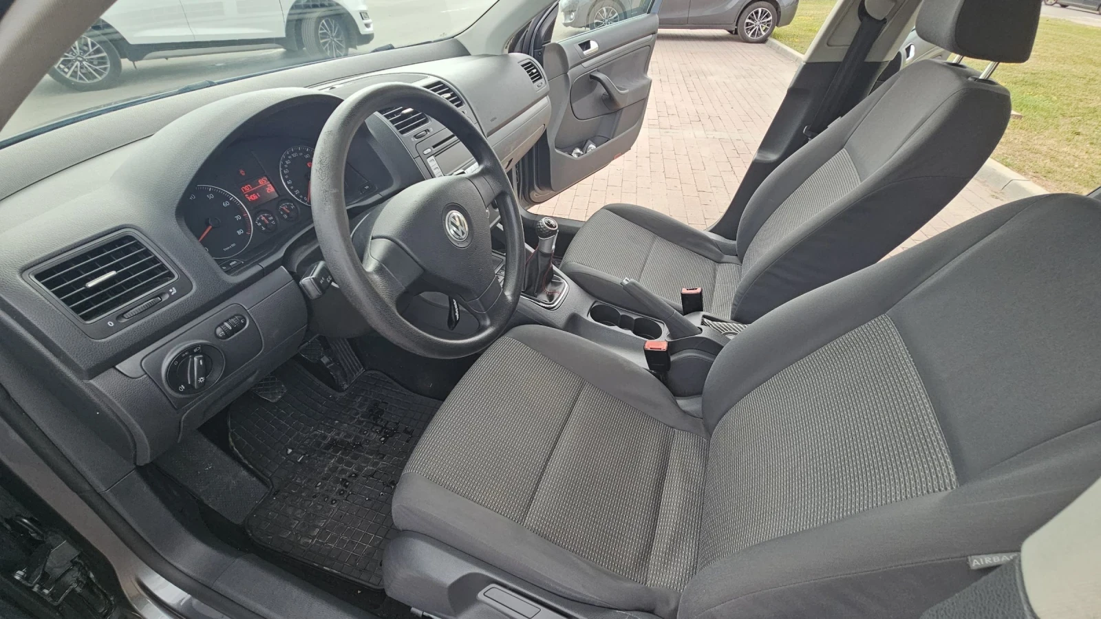 VW Jetta 1.6i 102кс. Ръчка Газ 74 000км, снимка 8 - Автомобили и джипове - 55165694