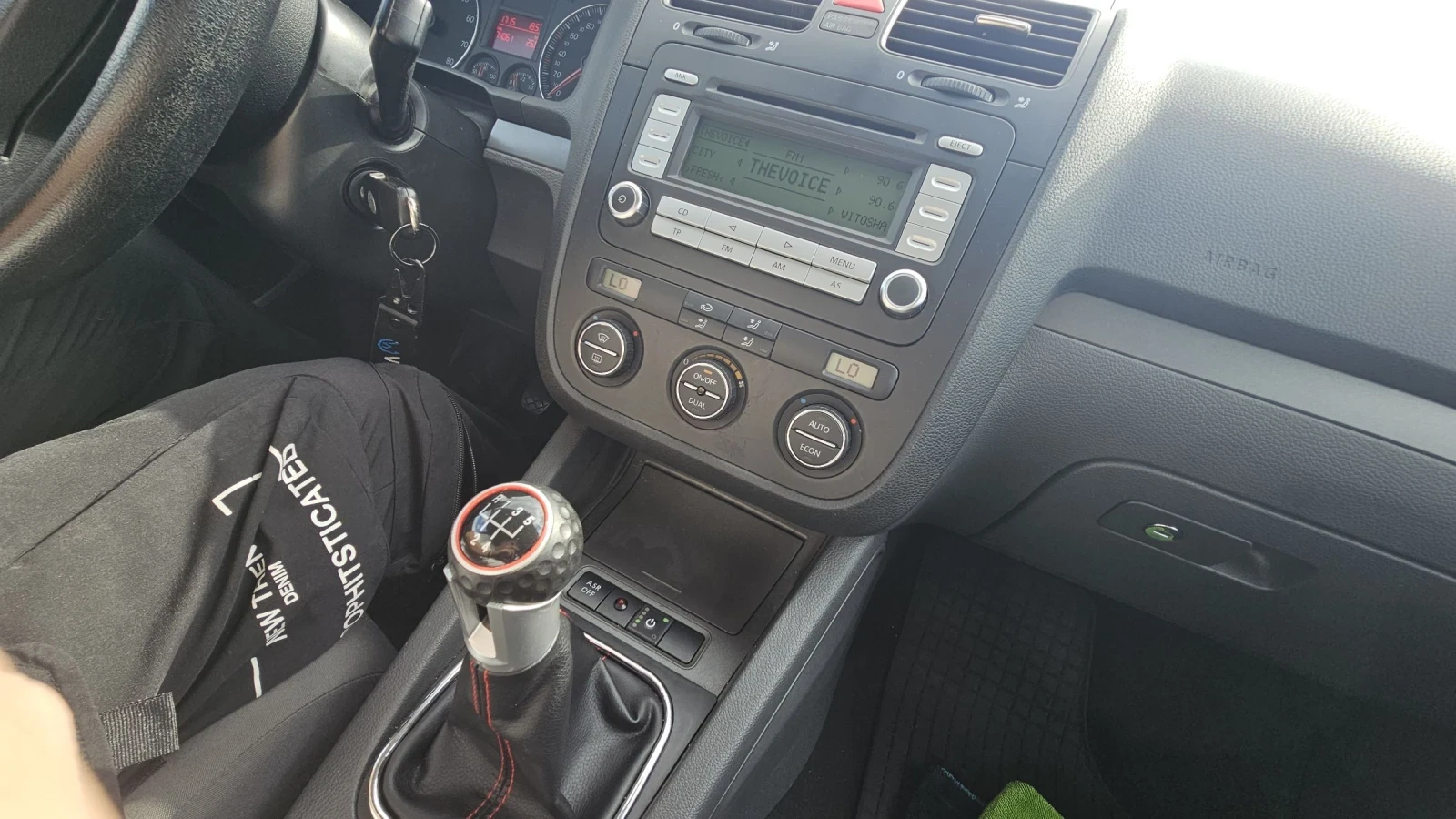 VW Jetta 1.6i 102кс. Ръчка Газ 74 000км, снимка 13 - Автомобили и джипове - 55165694