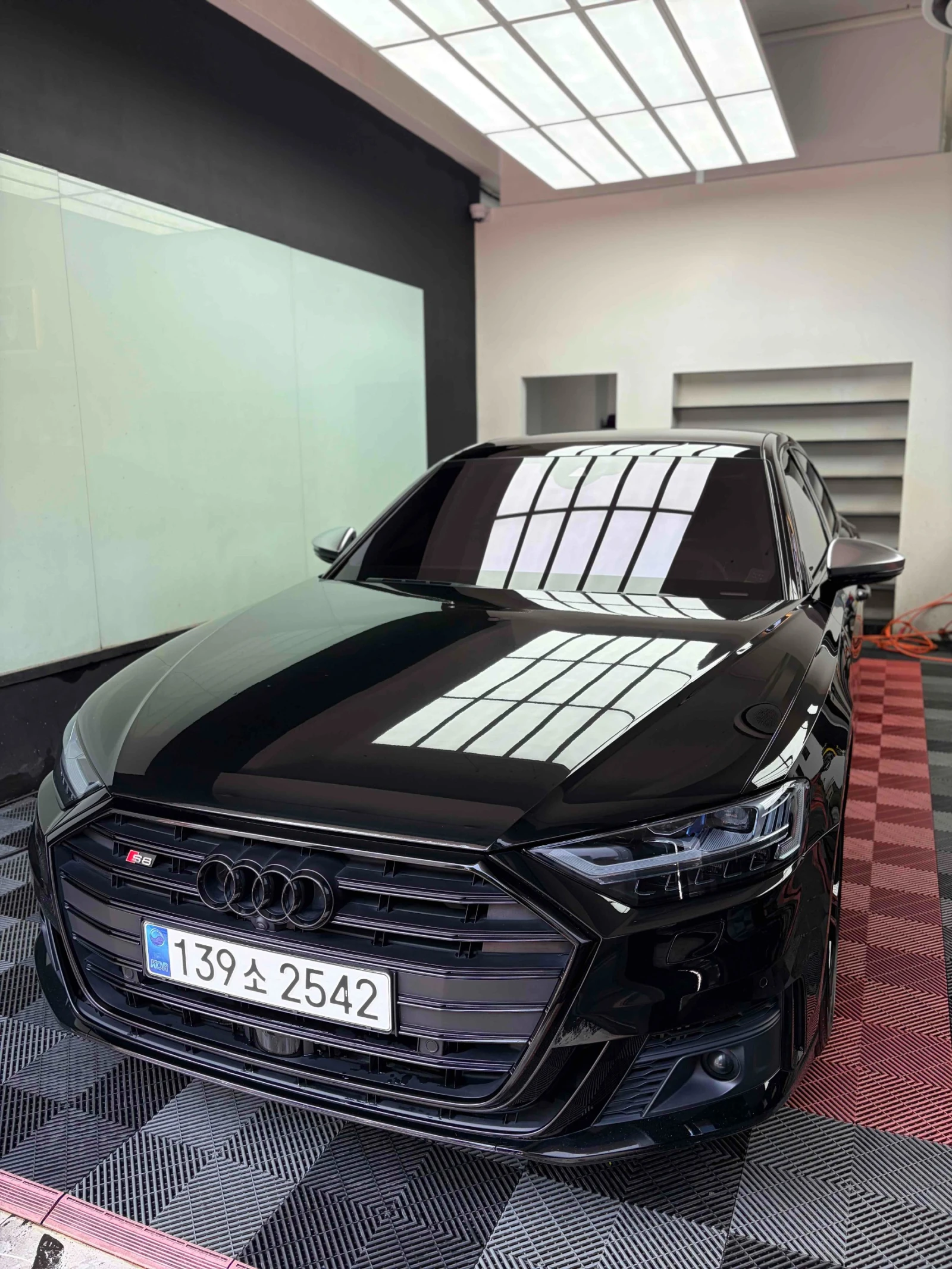 Audi S8 2022* LONG* 360* HUD* МАСАЖ* ОБДУХ* SOFT-CLOSE* КР, снимка 2 - Автомобили и джипове - 55194625