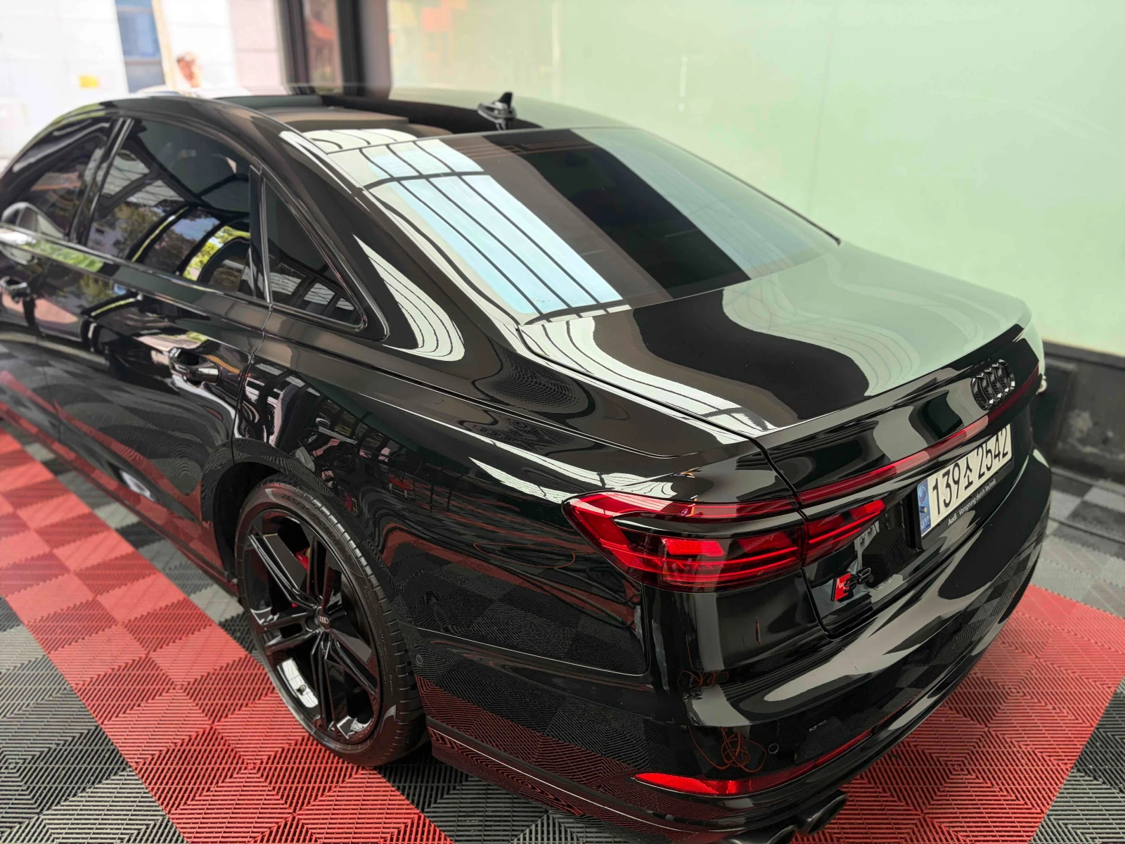 Audi S8 2022* LONG* 360* HUD* МАСАЖ* ОБДУХ* SOFT-CLOSE* КР, снимка 7 - Автомобили и джипове - 55194625