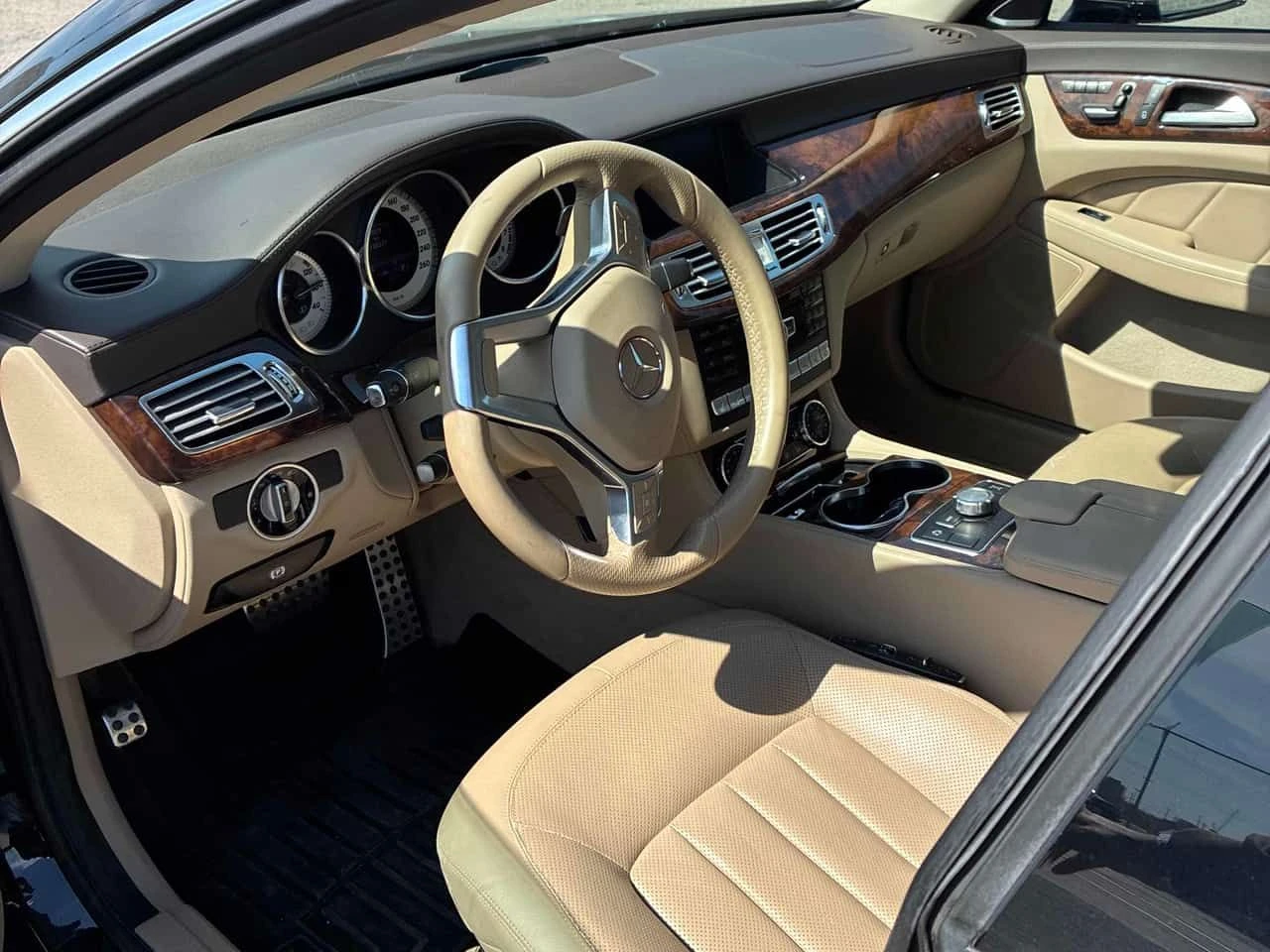 Mercedes-Benz CLS 550 * ОБДУХВАНЕ * ШИБИДАХ * ПОДГРЕВ * ПРЕДСТАВИТЕЛСТВО, снимка 9 - Автомобили и джипове - 55302012