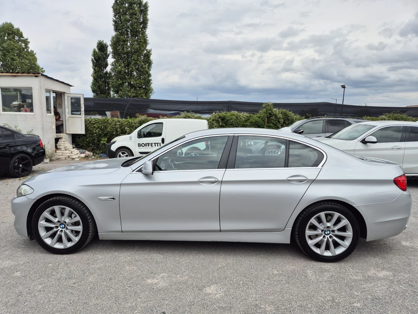 BMW 530 D/X-drive/ДИСТРОНИК, снимка 2 - Автомобили и джипове - 55403399
