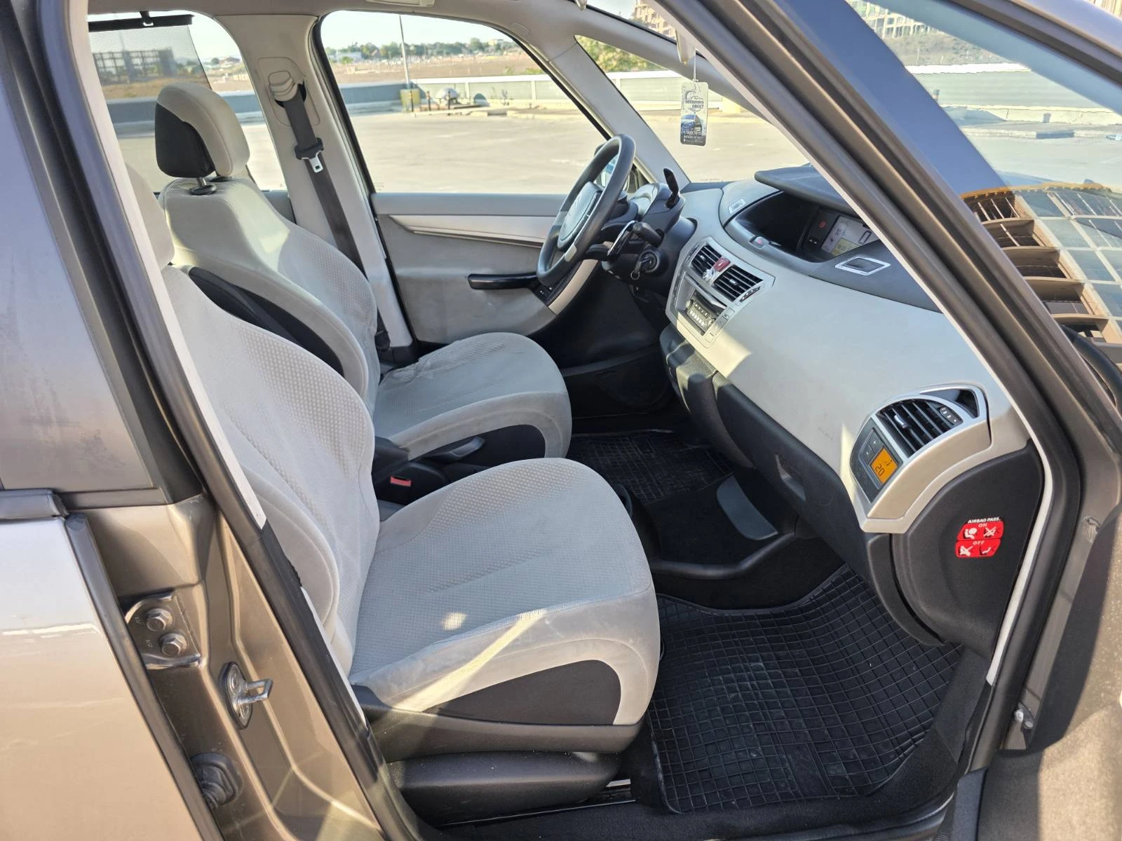 Citroen C4 Picasso 1.6 HDI, снимка 8 - Автомобили и джипове - 55911257