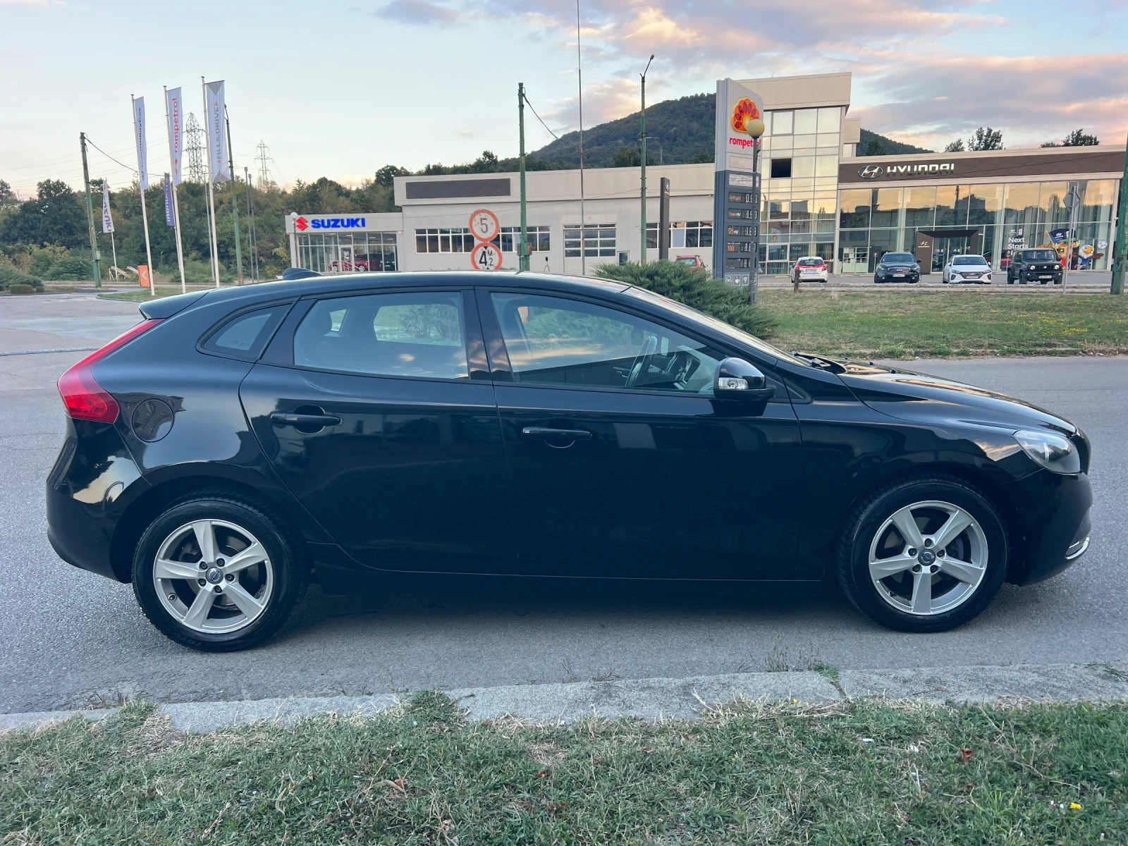 Volvo V40 D2/1.6/TOP, снимка 5 - Автомобили и джипове - 56357103