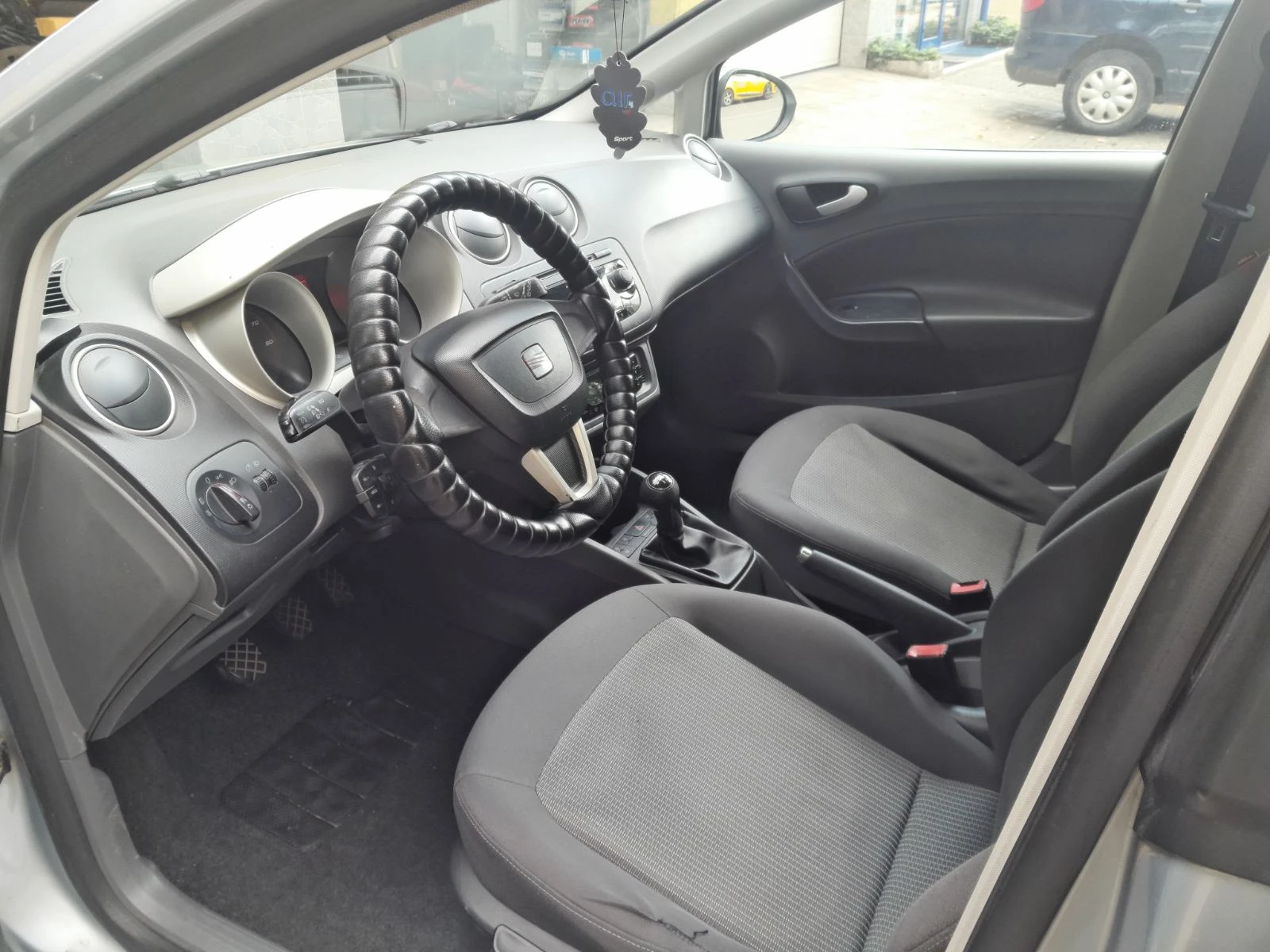 Seat Ibiza 1.2 TSI 105hp style, снимка 7 - Автомобили и джипове - 56677843