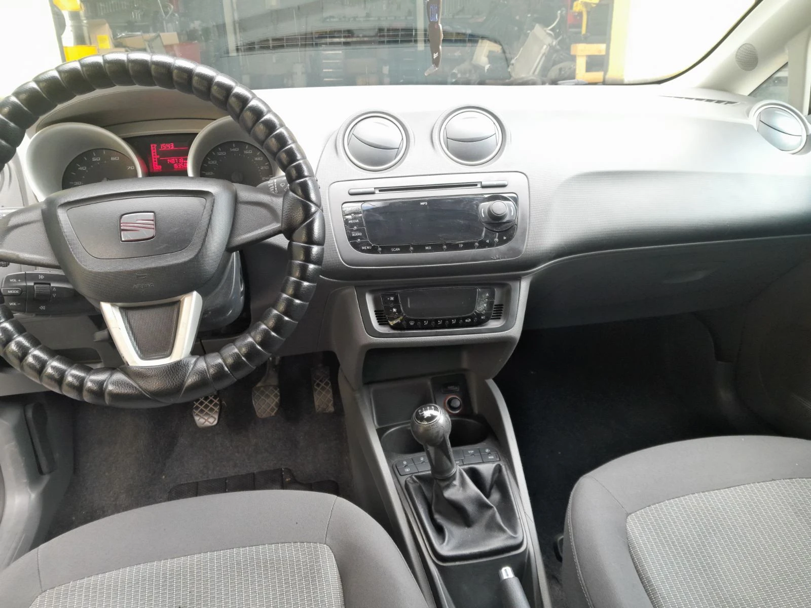 Seat Ibiza 1.2 TSI 105hp style, снимка 6 - Автомобили и джипове - 56677843
