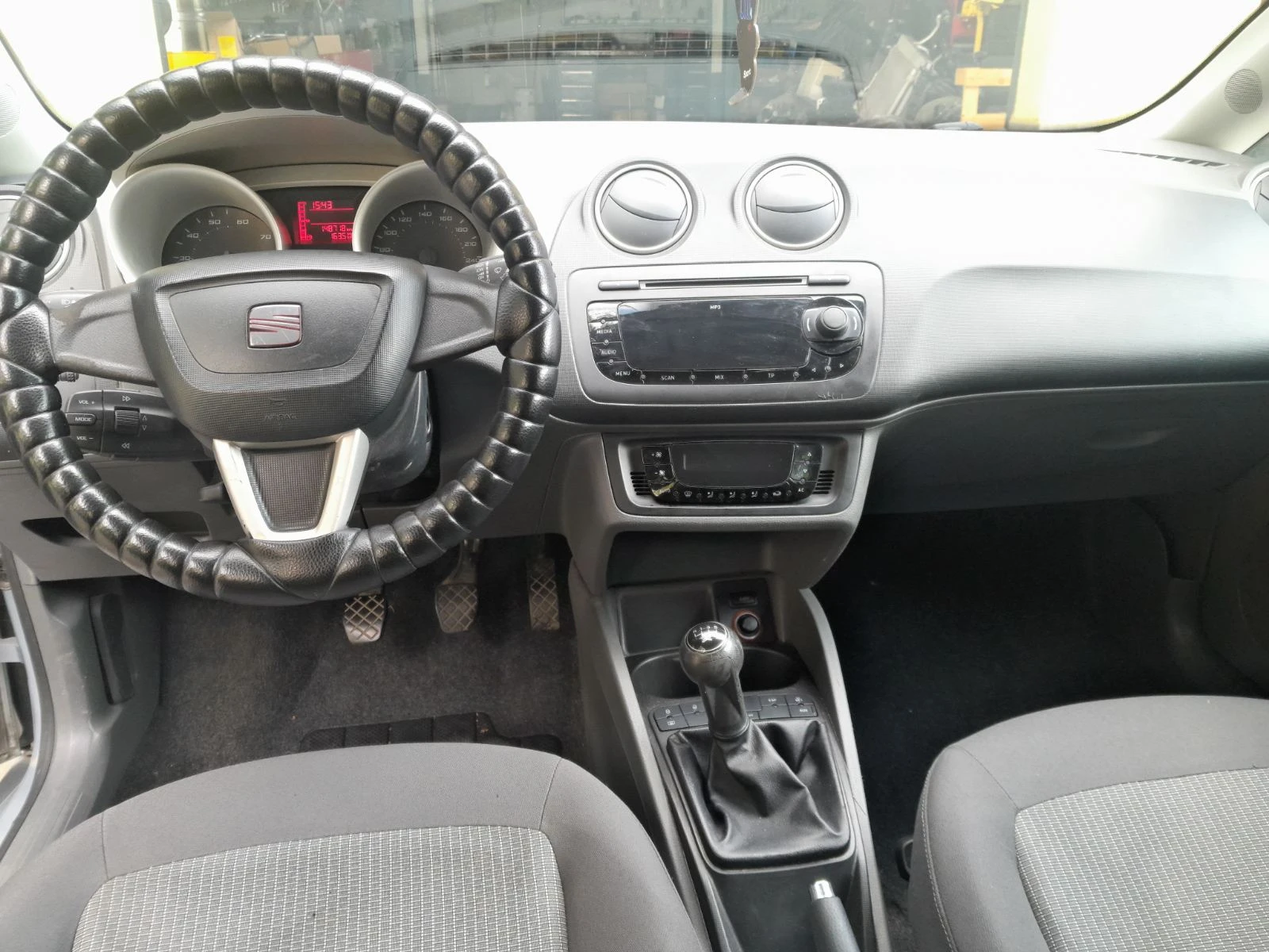 Seat Ibiza 1.2 TSI 105hp style, снимка 8 - Автомобили и джипове - 56677843