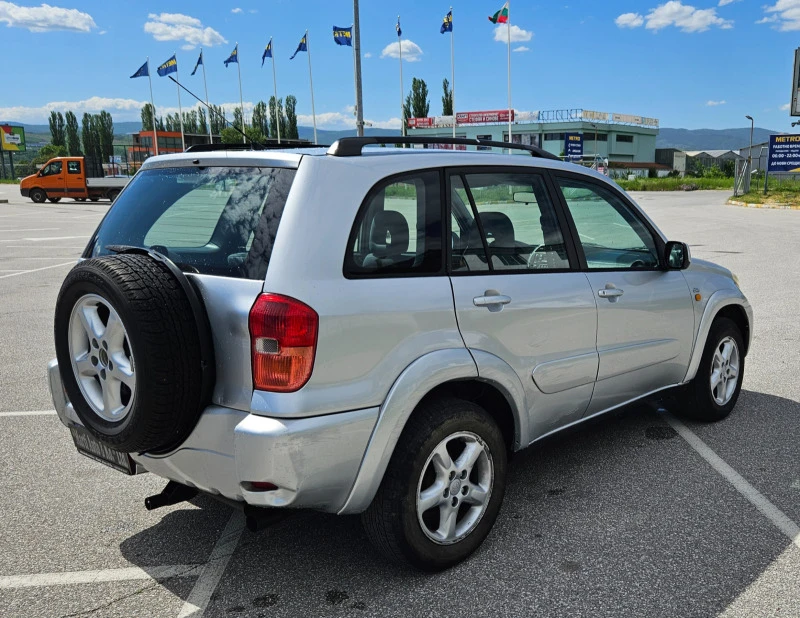 Toyota Rav4 2.0 D4D , снимка 9 - Автомобили и джипове - 43399441