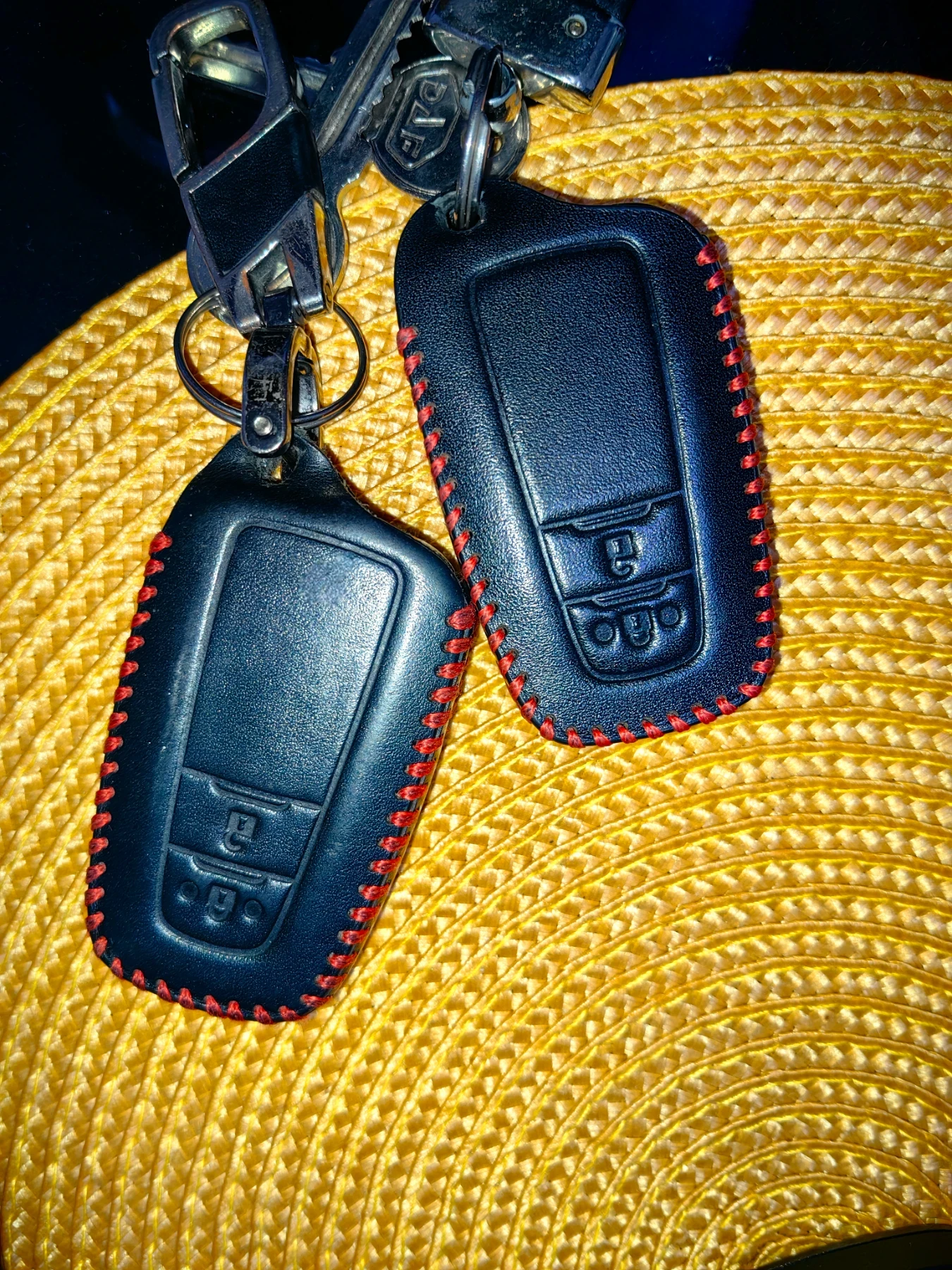 Toyota C-HR HYBRID E-CVT JBL Premium Sound  | Mobile.bg   16