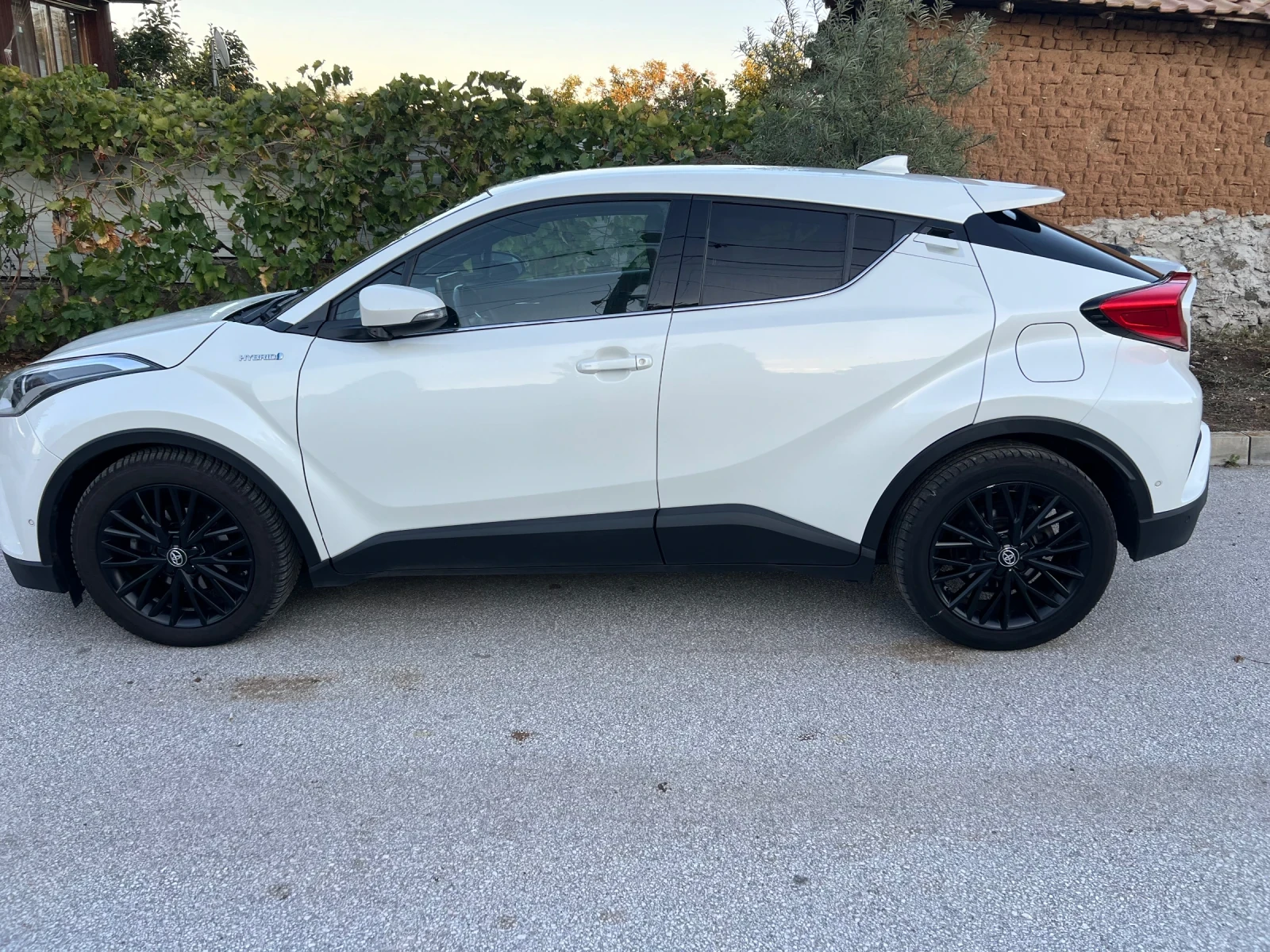 Toyota C-HR 1.8 HIBRID JBL - изображение 6