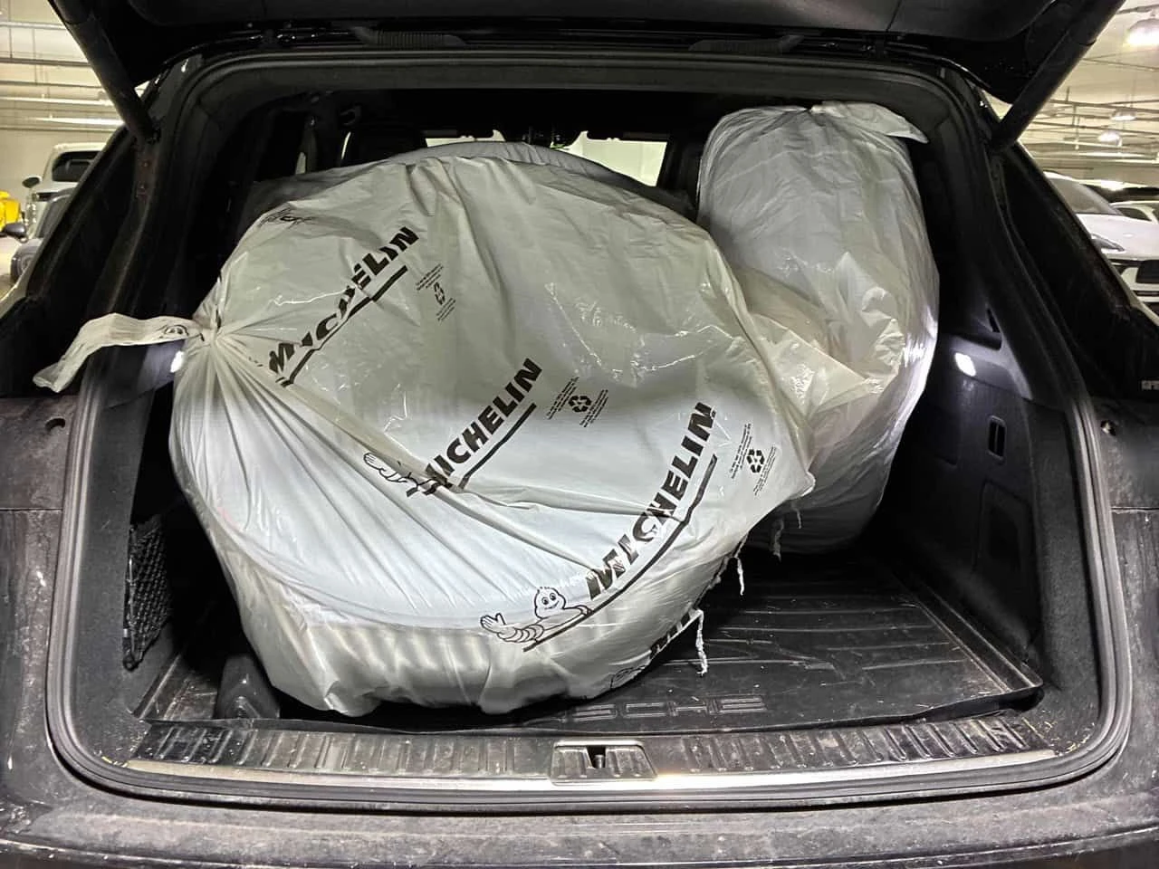 Porsche Cayenne * GTS * CARFAX * BOSE * HEAD UP * 360 * AMBIENT, снимка 13 - Автомобили и джипове - 53978571