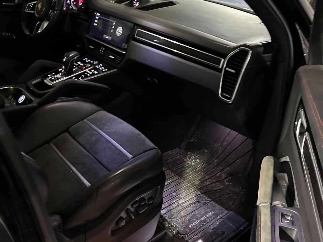 Porsche Cayenne * GTS * CARFAX * BOSE * HEAD UP * 360 * AMBIENT, снимка 16 - Автомобили и джипове - 53978571