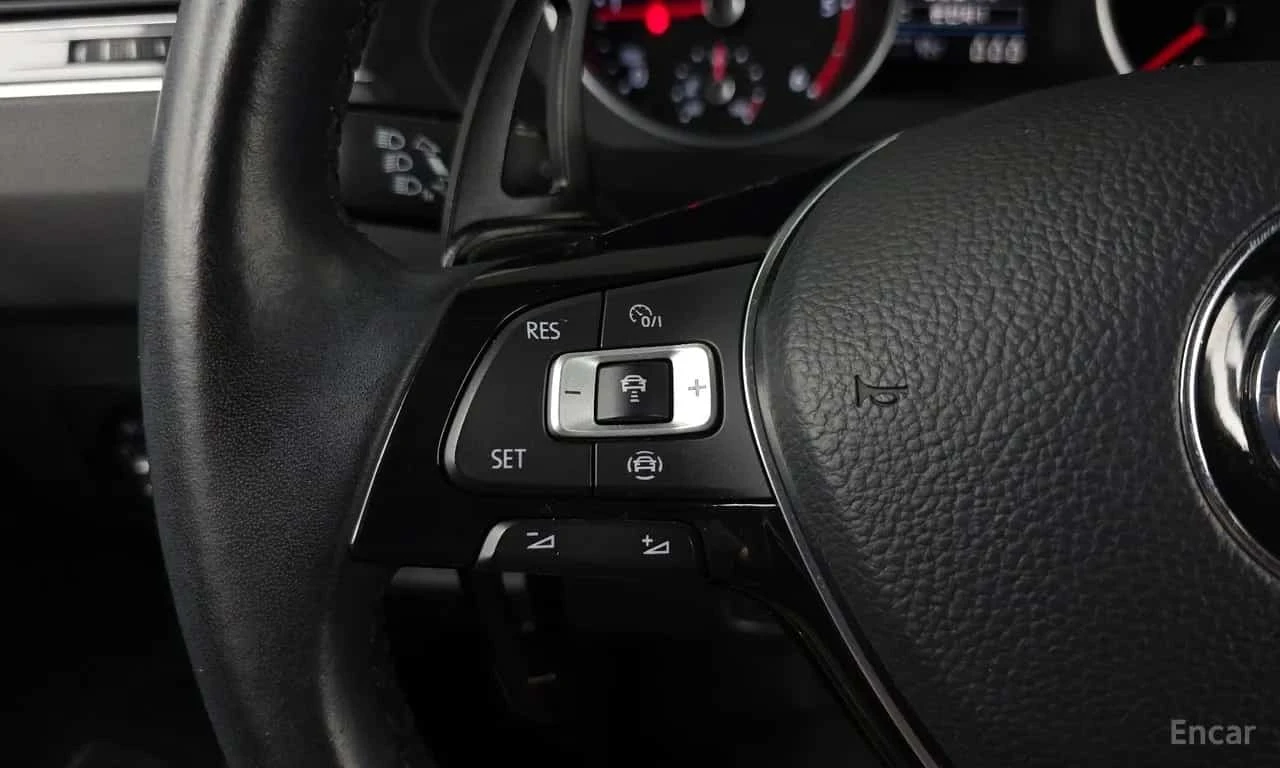 VW Tiguan 2.0 TDI Premium, снимка 17 - Автомобили и джипове - 55753940